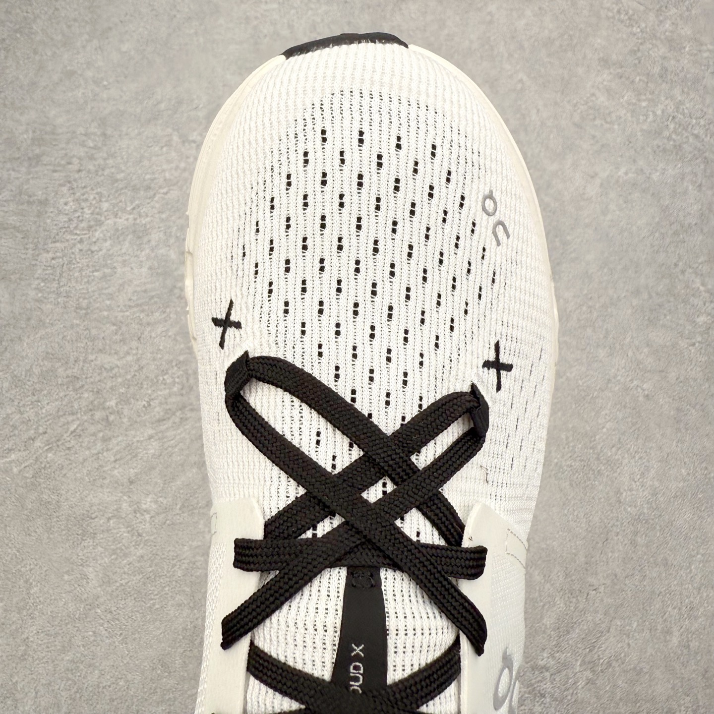 图片[4]-On昂跑 Cloudmonster 舒适 织物防滑透气回弹 低帮 休闲长跑城市通勤跑步鞋 此运动品牌 开创于2010年 缓震着陆、强效回弹、轻柔质感的设计构思始终是ON研制关键 与此同时基于“为全球提供革新性的跑步感受”信念 陆续推出了多款跑鞋及其以专业运动人体跑步工程学为设计关键的功能性跑步服饰设备 让跑者不费力气地畅快畅跑 尺码：36 36.5 37.5 38 38.5 39 40 40.5 41 42 42.5 43 44 44.5 45-选品中心