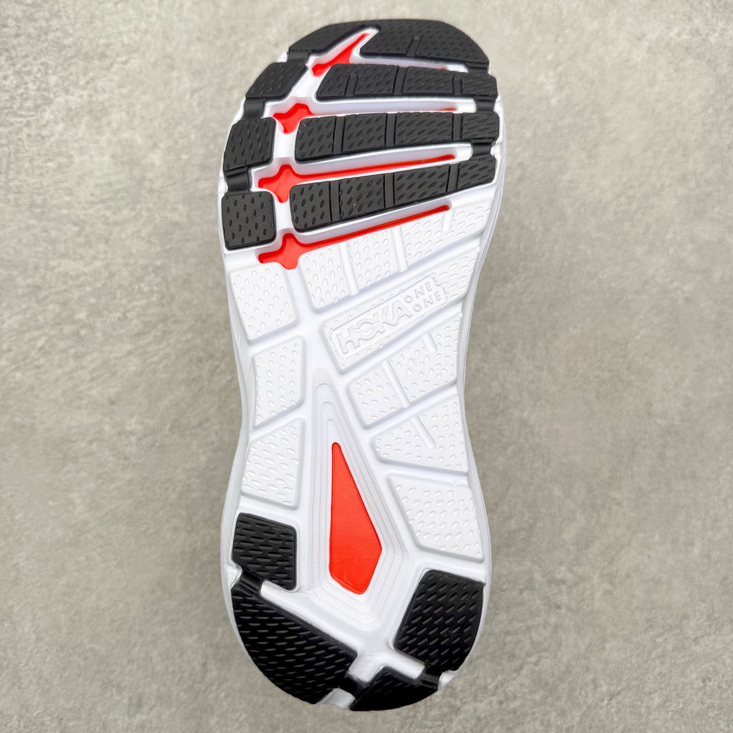 图片[9]-＃纯原福利 HOKA ONE ONE Elevon 2 TS 日常轻盈反光舒适 休闲训练长跑短跑跑步鞋 男女同款 HOKA ONE ONE是来自美国的跑步鞋知名品牌，创立于2009年，始终致力于为所有跑者提供更新、更好的跑步装备。相比常规跑鞋，HOKA ONE ONE特别研发使用性能独特的几何形跑鞋中底，此种鞋底更厚、更高、回弹性也更好，除了卓越的缓冲性能，它还能为各种阶段的跑者带来更具动感、更加稳定的跑步体验。HOKAONE ONE从设计之初就清楚意识到，要保证跑者步幅的均匀一致，双脚自然而然的运动至关重要。尺码：36 36.5 37.5 38 39 40 40.5 41 42 42.5 43 44 45-选品中心