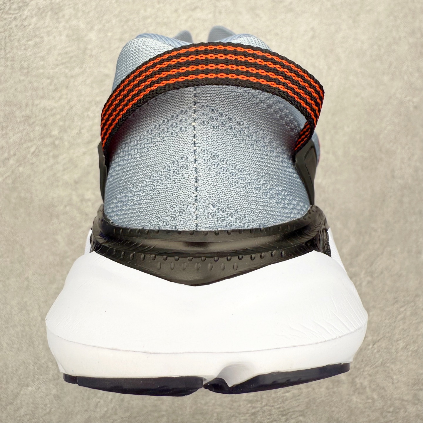 图片[8]-＃纯原福利 HOKA ONE ONE Elevon 2 TS 日常轻盈反光舒适 休闲训练长跑短跑跑步鞋 男女同款 HOKA ONE ONE是来自美国的跑步鞋知名品牌，创立于2009年，始终致力于为所有跑者提供更新、更好的跑步装备。相比常规跑鞋，HOKA ONE ONE特别研发使用性能独特的几何形跑鞋中底，此种鞋底更厚、更高、回弹性也更好，除了卓越的缓冲性能，它还能为各种阶段的跑者带来更具动感、更加稳定的跑步体验。HOKAONE ONE从设计之初就清楚意识到，要保证跑者步幅的均匀一致，双脚自然而然的运动至关重要。尺码：36 36.5 37.5 38 39 40 40.5 41 42 42.5 43 44 45-选品中心