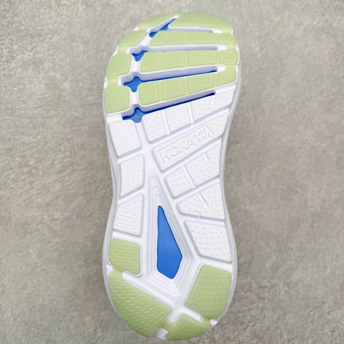 图片[9]-＃纯原福利 HOKA ONE ONE Elevon 2 TS 日常轻盈反光舒适 休闲训练长跑短跑跑步鞋 男女同款 HOKA ONE ONE是来自美国的跑步鞋知名品牌，创立于2009年，始终致力于为所有跑者提供更新、更好的跑步装备。相比常规跑鞋，HOKA ONE ONE特别研发使用性能独特的几何形跑鞋中底，此种鞋底更厚、更高、回弹性也更好，除了卓越的缓冲性能，它还能为各种阶段的跑者带来更具动感、更加稳定的跑步体验。HOKAONE ONE从设计之初就清楚意识到，要保证跑者步幅的均匀一致，双脚自然而然的运动至关重要。尺码：36 36.5 37.5 38 39 40 40.5 41 42 42.5 43 44 45-选品中心