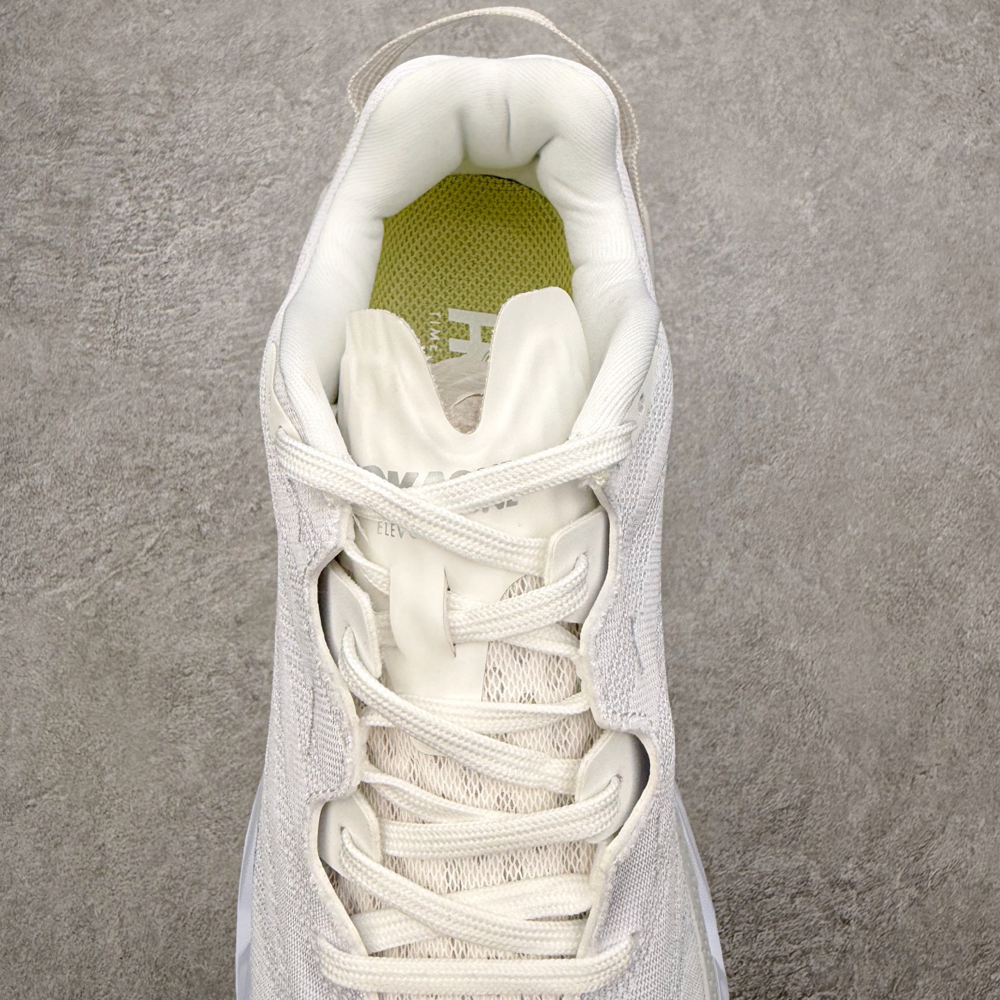 图片[5]-＃纯原福利 HOKA ONE ONE Elevon 2 TS 日常轻盈反光舒适 休闲训练长跑短跑跑步鞋 男女同款 HOKA ONE ONE是来自美国的跑步鞋知名品牌，创立于2009年，始终致力于为所有跑者提供更新、更好的跑步装备。相比常规跑鞋，HOKA ONE ONE特别研发使用性能独特的几何形跑鞋中底，此种鞋底更厚、更高、回弹性也更好，除了卓越的缓冲性能，它还能为各种阶段的跑者带来更具动感、更加稳定的跑步体验。HOKAONE ONE从设计之初就清楚意识到，要保证跑者步幅的均匀一致，双脚自然而然的运动至关重要。尺码：36 36.5 37.5 38 39 40 40.5 41 42 42.5 43 44 45-选品中心