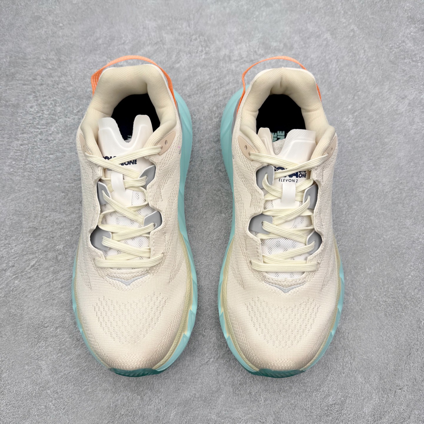 图片[2]-＃纯原福利 HOKA ONE ONE Elevon 2 TS 日常轻盈反光舒适 休闲训练长跑短跑跑步鞋 男女同款 HOKA ONE ONE是来自美国的跑步鞋知名品牌，创立于2009年，始终致力于为所有跑者提供更新、更好的跑步装备。相比常规跑鞋，HOKA ONE ONE特别研发使用性能独特的几何形跑鞋中底，此种鞋底更厚、更高、回弹性也更好，除了卓越的缓冲性能，它还能为各种阶段的跑者带来更具动感、更加稳定的跑步体验。HOKAONE ONE从设计之初就清楚意识到，要保证跑者步幅的均匀一致，双脚自然而然的运动至关重要。尺码：36 36.5 37.5 38 39 40 40.5 41 42 42.5 43 44 45-选品中心