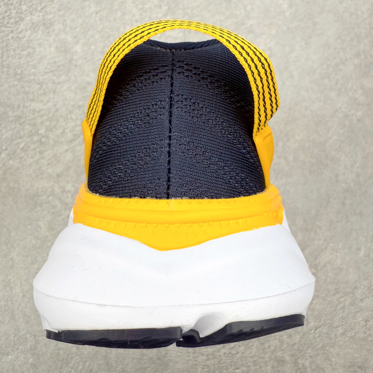 图片[8]-＃纯原福利 HOKA ONE ONE Elevon 2 TS 日常轻盈反光舒适 休闲训练长跑短跑跑步鞋 男女同款 HOKA ONE ONE是来自美国的跑步鞋知名品牌，创立于2009年，始终致力于为所有跑者提供更新、更好的跑步装备。相比常规跑鞋，HOKA ONE ONE特别研发使用性能独特的几何形跑鞋中底，此种鞋底更厚、更高、回弹性也更好，除了卓越的缓冲性能，它还能为各种阶段的跑者带来更具动感、更加稳定的跑步体验。HOKAONE ONE从设计之初就清楚意识到，要保证跑者步幅的均匀一致，双脚自然而然的运动至关重要。尺码：36 36.5 37.5 38 39 40 40.5 41 42 42.5 43 44 45-选品中心