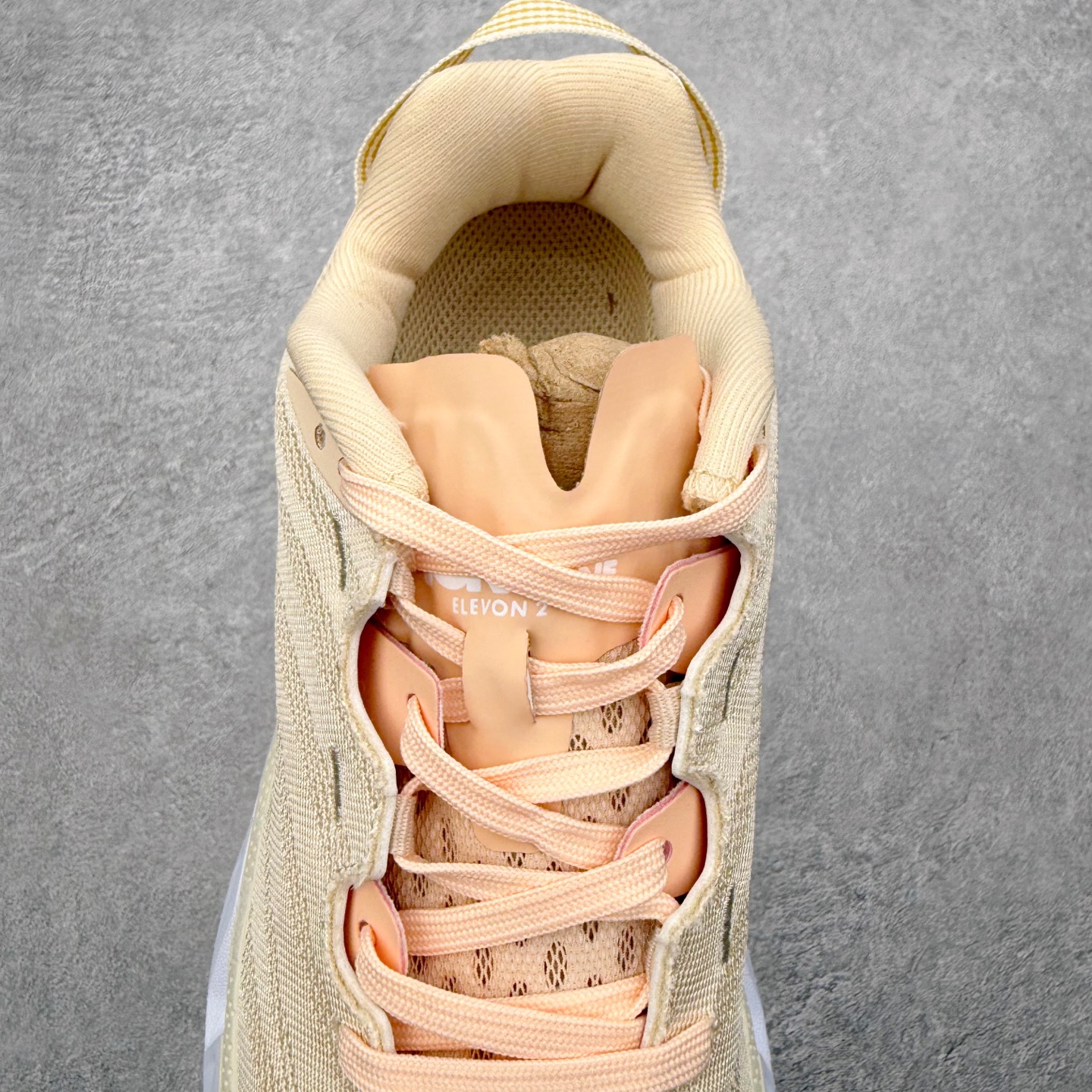 图片[5]-＃纯原福利 HOKA ONE ONE Elevon 2 TS 日常轻盈反光舒适 休闲训练长跑短跑跑步鞋 男女同款 HOKA ONE ONE是来自美国的跑步鞋知名品牌，创立于2009年，始终致力于为所有跑者提供更新、更好的跑步装备。相比常规跑鞋，HOKA ONE ONE特别研发使用性能独特的几何形跑鞋中底，此种鞋底更厚、更高、回弹性也更好，除了卓越的缓冲性能，它还能为各种阶段的跑者带来更具动感、更加稳定的跑步体验。HOKAONE ONE从设计之初就清楚意识到，要保证跑者步幅的均匀一致，双脚自然而然的运动至关重要。尺码：36 36.5 37.5 38 39 40 40.5 41 42 42.5 43 44 45-选品中心