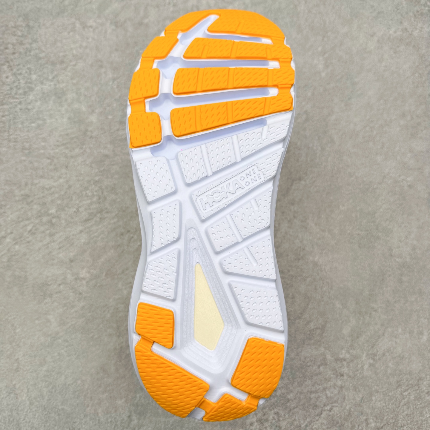 图片[9]-＃纯原福利 HOKA ONE ONE Elevon 2 TS 日常轻盈反光舒适 休闲训练长跑短跑跑步鞋 男女同款 HOKA ONE ONE是来自美国的跑步鞋知名品牌，创立于2009年，始终致力于为所有跑者提供更新、更好的跑步装备。相比常规跑鞋，HOKA ONE ONE特别研发使用性能独特的几何形跑鞋中底，此种鞋底更厚、更高、回弹性也更好，除了卓越的缓冲性能，它还能为各种阶段的跑者带来更具动感、更加稳定的跑步体验。HOKAONE ONE从设计之初就清楚意识到，要保证跑者步幅的均匀一致，双脚自然而然的运动至关重要。尺码：36 36.5 37.5 38 39 40 40.5 41 42 42.5 43 44 45-选品中心