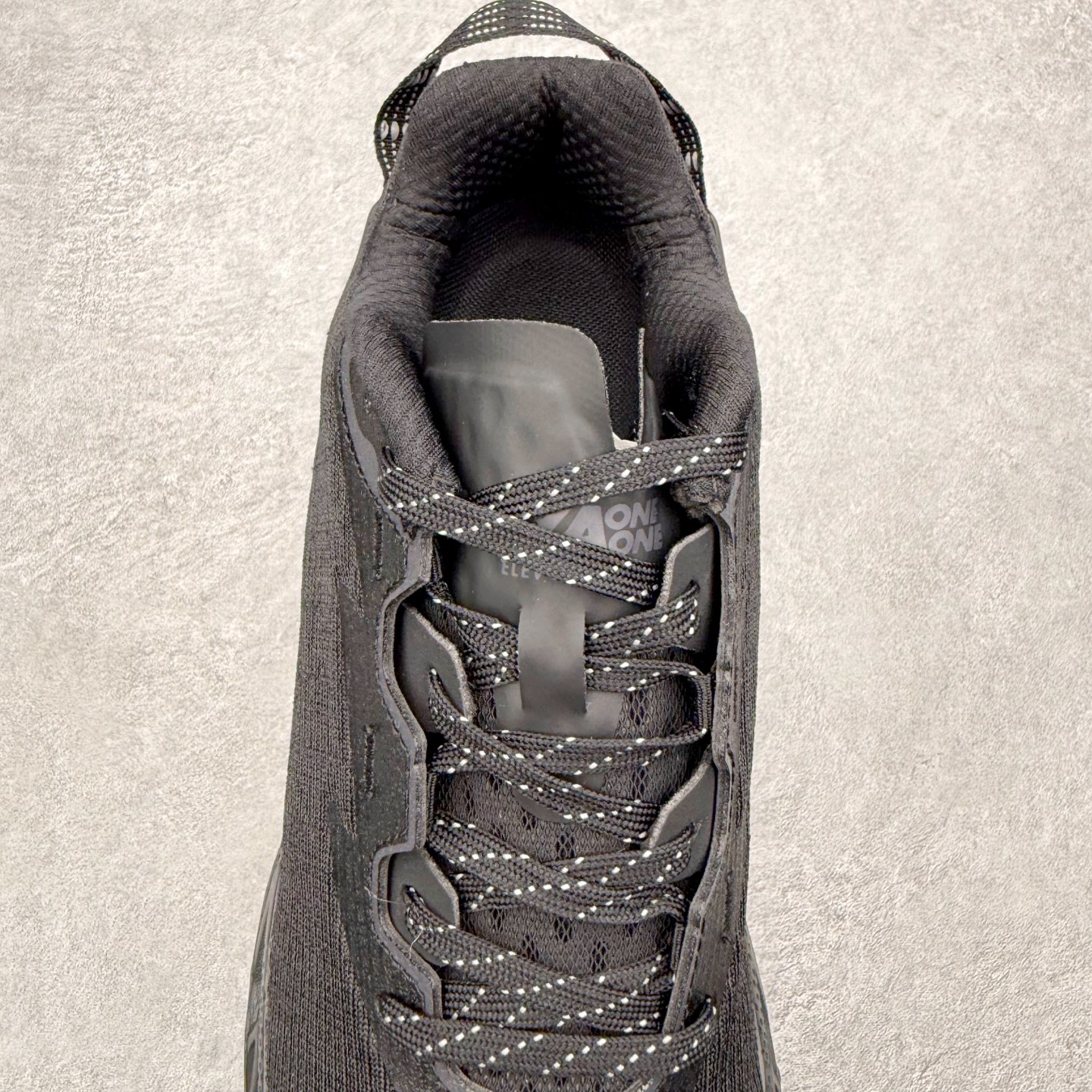 图片[5]-＃纯原福利 HOKA ONE ONE Elevon 2 TS 日常轻盈反光舒适 休闲训练长跑短跑跑步鞋 男女同款 HOKA ONE ONE是来自美国的跑步鞋知名品牌，创立于2009年，始终致力于为所有跑者提供更新、更好的跑步装备。相比常规跑鞋，HOKA ONE ONE特别研发使用性能独特的几何形跑鞋中底，此种鞋底更厚、更高、回弹性也更好，除了卓越的缓冲性能，它还能为各种阶段的跑者带来更具动感、更加稳定的跑步体验。HOKAONE ONE从设计之初就清楚意识到，要保证跑者步幅的均匀一致，双脚自然而然的运动至关重要。尺码：36 36.5 37.5 38 39 40 40.5 41 42 42.5 43 44 45-选品中心