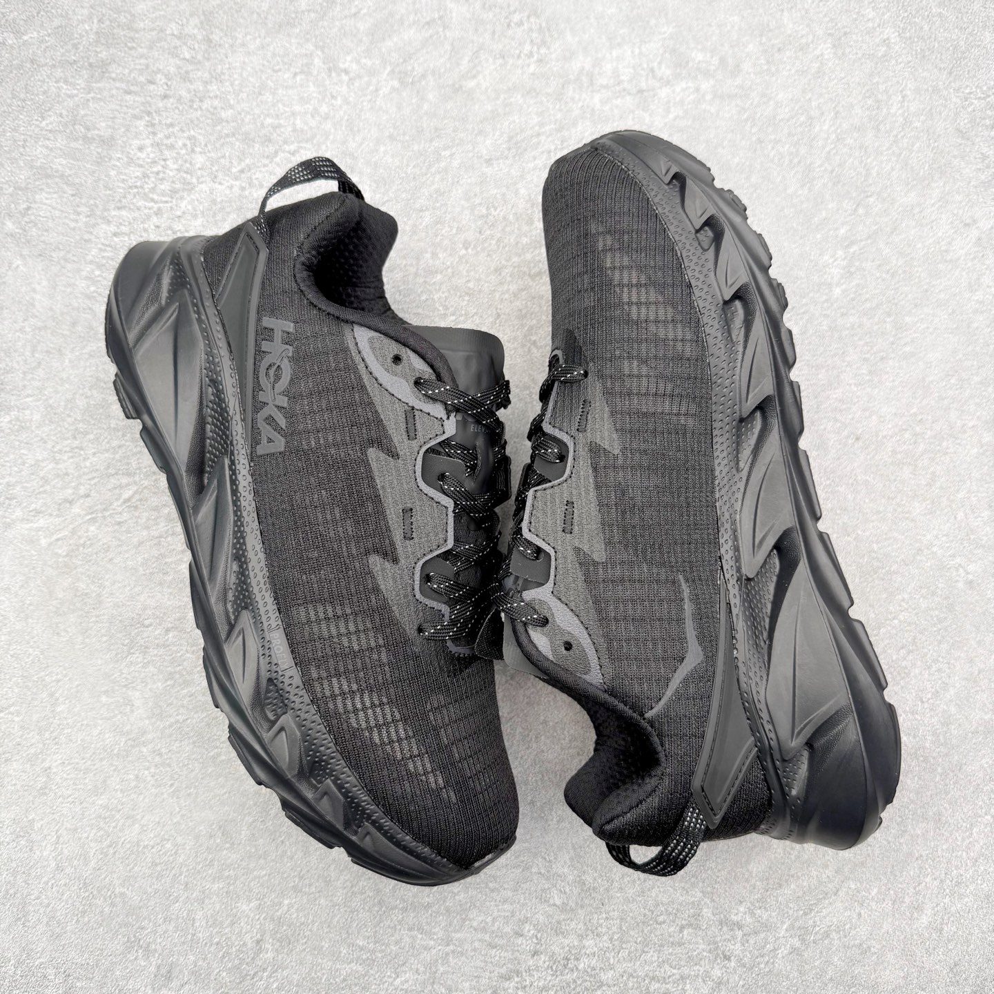 图片[3]-＃纯原福利 HOKA ONE ONE Elevon 2 TS 日常轻盈反光舒适 休闲训练长跑短跑跑步鞋 男女同款 HOKA ONE ONE是来自美国的跑步鞋知名品牌，创立于2009年，始终致力于为所有跑者提供更新、更好的跑步装备。相比常规跑鞋，HOKA ONE ONE特别研发使用性能独特的几何形跑鞋中底，此种鞋底更厚、更高、回弹性也更好，除了卓越的缓冲性能，它还能为各种阶段的跑者带来更具动感、更加稳定的跑步体验。HOKAONE ONE从设计之初就清楚意识到，要保证跑者步幅的均匀一致，双脚自然而然的运动至关重要。尺码：36 36.5 37.5 38 39 40 40.5 41 42 42.5 43 44 45-选品中心