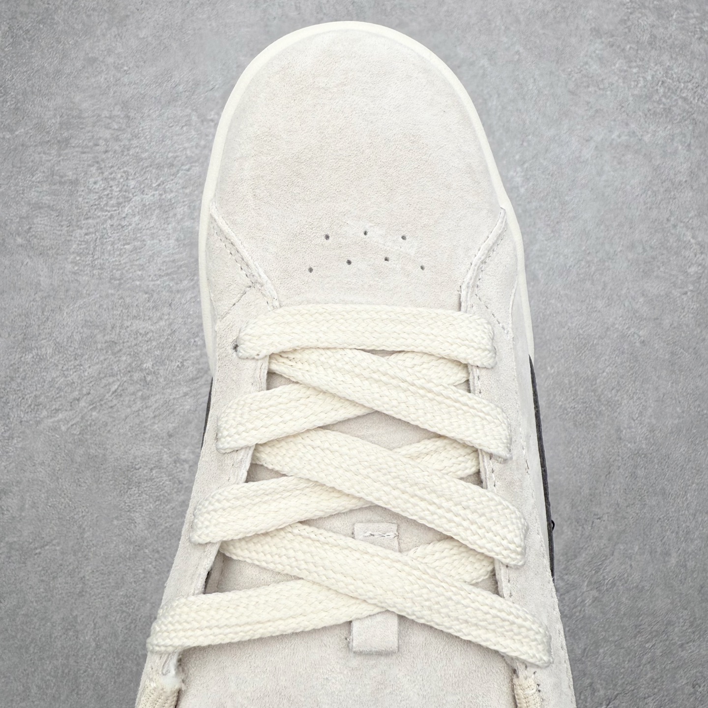 图片[4]-PUMA彪马 BMW M Motorsport RBD Break 彪马新款面包鞋男女同款复古休闲板鞋 赠送一双鞋带 鞋身通体采用细腻的麂皮材质 厚实柔软 质感出众 鞋侧保留PUMA标志性跑道图案 侧面与后跟点缀金属色PUMA LOGO 兼具辨识度与细节感 加厚鞋垫、饱满鞋舌 搭配加宽扁形鞋带 使得穿着感更加贴合与舒适 值得一提的是 本季SUEDE XL鞋款以黑色、红色及蓝色最为瞩目 经典黑的配色 在低调之余可轻松驾驭任何潮流风格造型 而高饱和度的配色 则是当之无愧的早春出街利器 尺码：36 37 37.5 38 38.5 39 40 40.5 41 42 42.5 43 44 45-选品中心