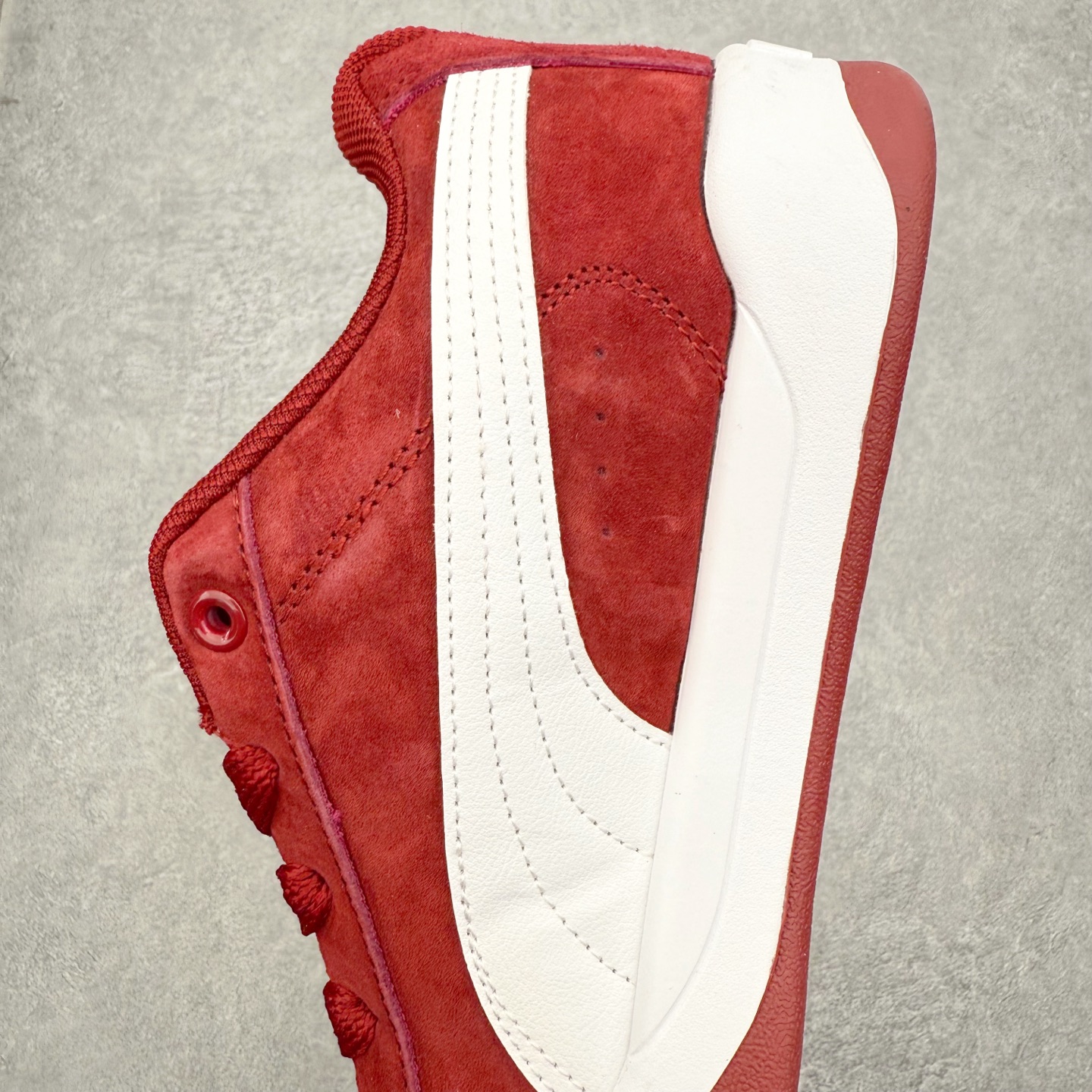 图片[7]-PUMA彪马 BMW M Motorsport RBD Break 彪马新款面包鞋男女同款复古休闲板鞋 赠送一双鞋带 鞋身通体采用细腻的麂皮材质 厚实柔软 质感出众 鞋侧保留PUMA标志性跑道图案 侧面与后跟点缀金属色PUMA LOGO 兼具辨识度与细节感 加厚鞋垫、饱满鞋舌 搭配加宽扁形鞋带 使得穿着感更加贴合与舒适 值得一提的是 本季SUEDE XL鞋款以黑色、红色及蓝色最为瞩目 经典黑的配色 在低调之余可轻松驾驭任何潮流风格造型 而高饱和度的配色 则是当之无愧的早春出街利器 尺码：36 37 37.5 38 38.5 39 40 40.5 41 42 42.5 43 44 45-选品中心