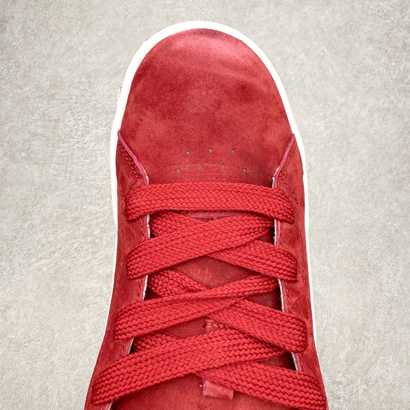 图片[4]-PUMA彪马 BMW M Motorsport RBD Break 彪马新款面包鞋男女同款复古休闲板鞋 赠送一双鞋带 鞋身通体采用细腻的麂皮材质 厚实柔软 质感出众 鞋侧保留PUMA标志性跑道图案 侧面与后跟点缀金属色PUMA LOGO 兼具辨识度与细节感 加厚鞋垫、饱满鞋舌 搭配加宽扁形鞋带 使得穿着感更加贴合与舒适 值得一提的是 本季SUEDE XL鞋款以黑色、红色及蓝色最为瞩目 经典黑的配色 在低调之余可轻松驾驭任何潮流风格造型 而高饱和度的配色 则是当之无愧的早春出街利器 尺码：36 37 37.5 38 38.5 39 40 40.5 41 42 42.5 43 44 45-选品中心