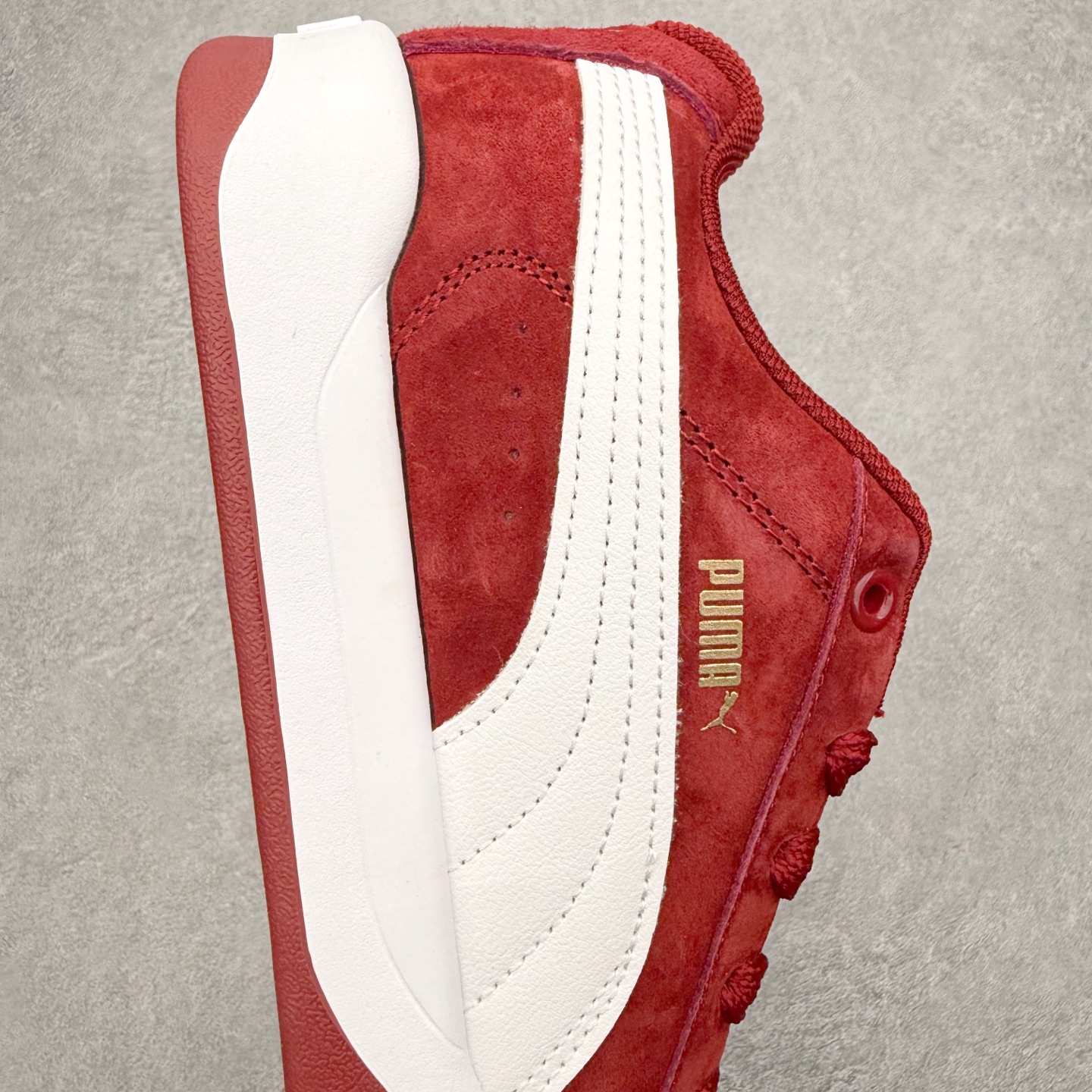 图片[6]-PUMA彪马 BMW M Motorsport RBD Break 彪马新款面包鞋男女同款复古休闲板鞋 赠送一双鞋带 鞋身通体采用细腻的麂皮材质 厚实柔软 质感出众 鞋侧保留PUMA标志性跑道图案 侧面与后跟点缀金属色PUMA LOGO 兼具辨识度与细节感 加厚鞋垫、饱满鞋舌 搭配加宽扁形鞋带 使得穿着感更加贴合与舒适 值得一提的是 本季SUEDE XL鞋款以黑色、红色及蓝色最为瞩目 经典黑的配色 在低调之余可轻松驾驭任何潮流风格造型 而高饱和度的配色 则是当之无愧的早春出街利器 尺码：36 37 37.5 38 38.5 39 40 40.5 41 42 42.5 43 44 45-选品中心