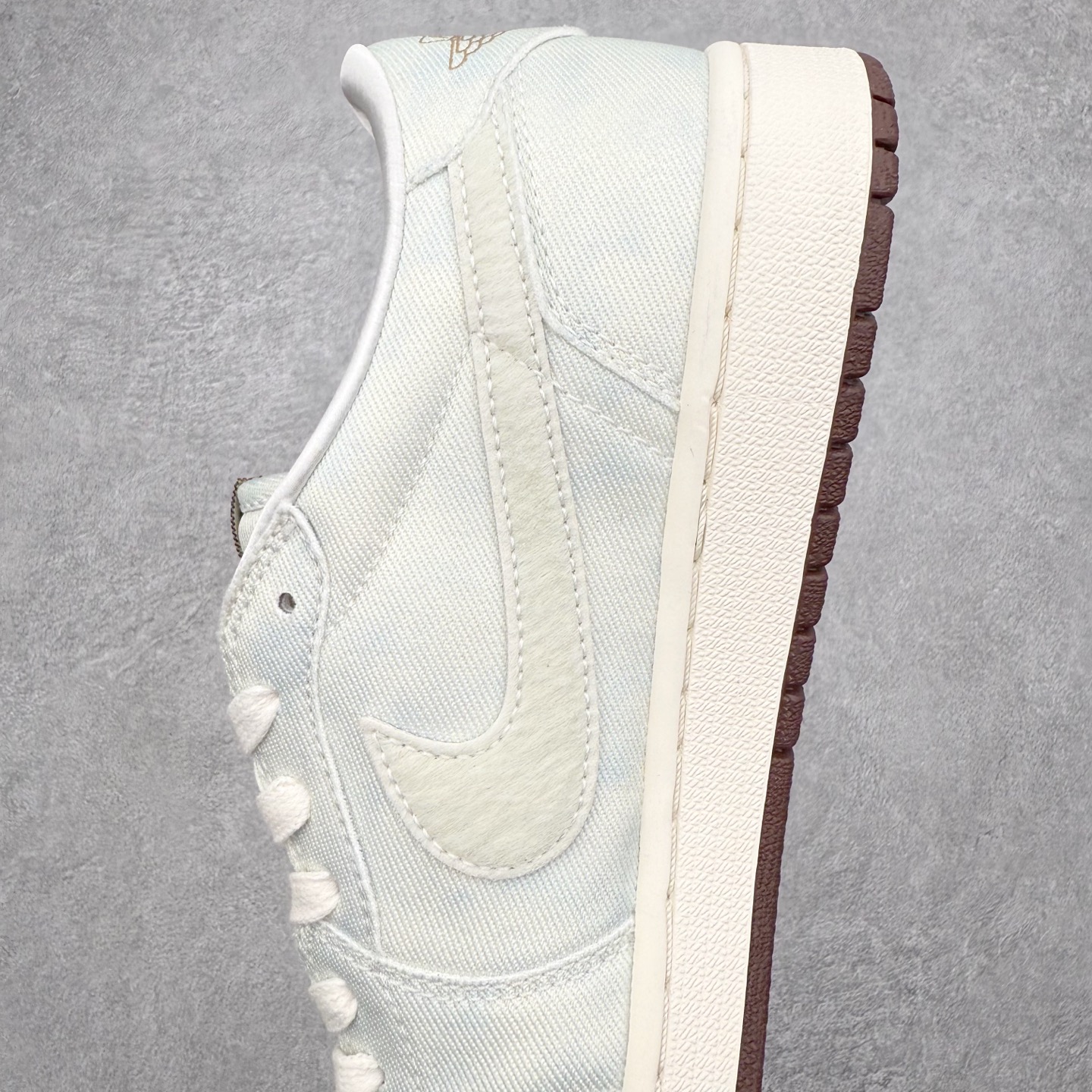 图片[6]-＃K版 Air Jordan AJ1 Low 低帮 IQ1109-011 全新流水线出品 DT版本唯一平替选择 市场第二梯队最强版 全部原鞋开发 原楦原纸板开发 全鞋电脑针车 原厂内置全掌气垫 原盒内在原标 唯一Zp原版鞋带绑法 免检产品 全新2022版型 全头层皮料 完美零毛边处理 原厂配置全掌气垫 价格定位良心 几十个配色陆续出货 实拍调校N版已经零色差零失真 百分百还原实物色彩所见即所得 不存在货不对板色差等低级问题 选购参考实物拍摄 不混卖不参货 只用心做好货严格选品 承诺混一赔十 尺码：36 36.5 37.5 38 38.5 39 40 40.5 41 42 42.5 43 44 44.5 45-选品中心