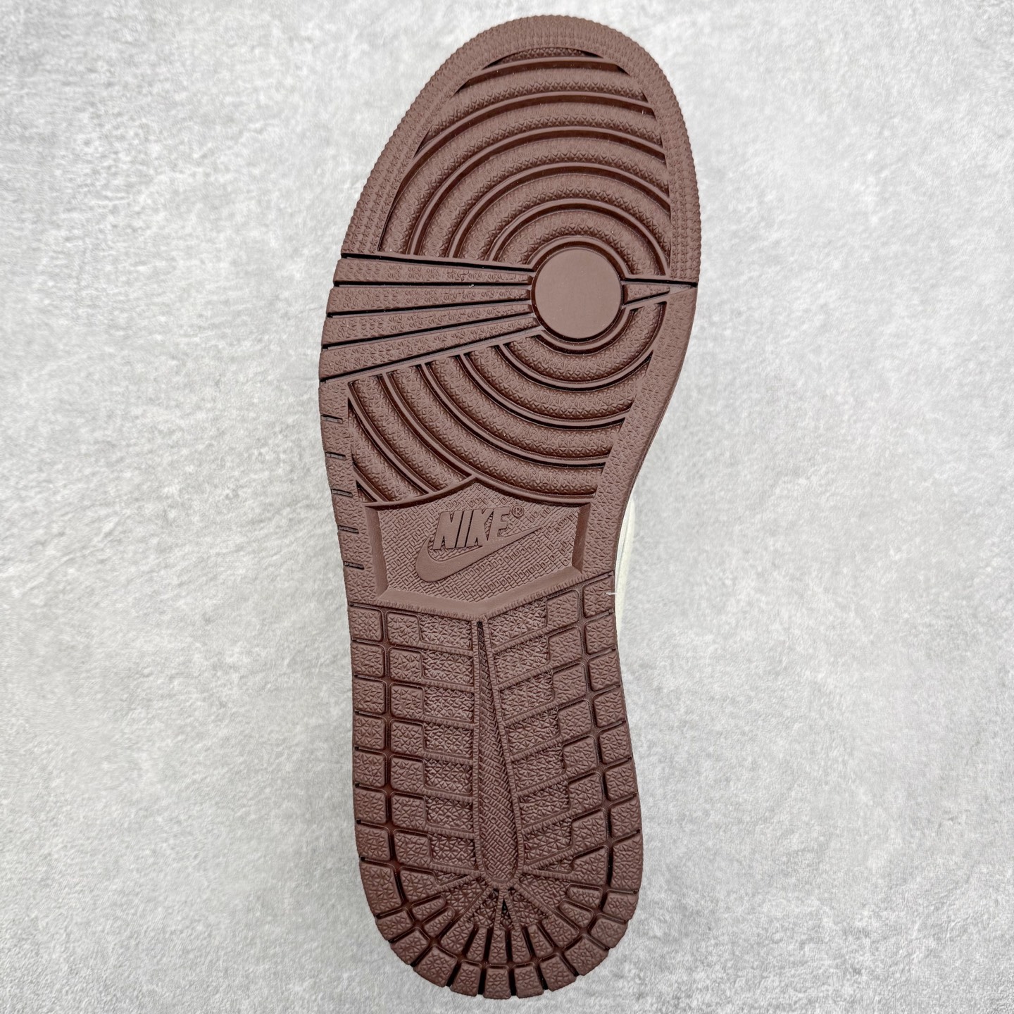 图片[9]-＃K版 Air Jordan AJ1 Low 低帮 IQ1109-011 全新流水线出品 DT版本唯一平替选择 市场第二梯队最强版 全部原鞋开发 原楦原纸板开发 全鞋电脑针车 原厂内置全掌气垫 原盒内在原标 唯一Zp原版鞋带绑法 免检产品 全新2022版型 全头层皮料 完美零毛边处理 原厂配置全掌气垫 价格定位良心 几十个配色陆续出货 实拍调校N版已经零色差零失真 百分百还原实物色彩所见即所得 不存在货不对板色差等低级问题 选购参考实物拍摄 不混卖不参货 只用心做好货严格选品 承诺混一赔十 尺码：36 36.5 37.5 38 38.5 39 40 40.5 41 42 42.5 43 44 44.5 45-选品中心