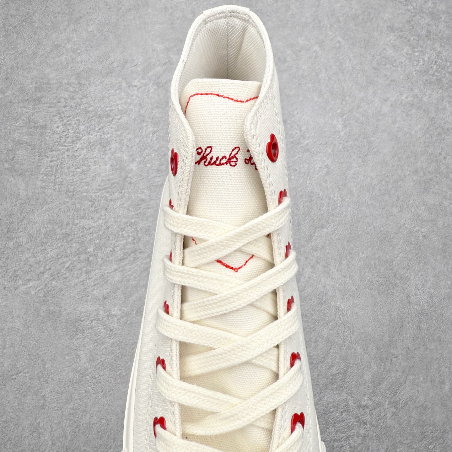图片[5]-Converse All Star Lift 情人节限定 匡威官方 挚爱同心系列休闲帆布鞋 经典All Star鞋型，奶fufu的白色鞋身，搭配小红心刺绣温柔又俏皮。鞋舌的爱心包边设计搭配红色手写Logo，氛围感拉满。厚底悄悄增高显腿长，小个子也能拥有漫画腿。经典高帮版型百搭不挑人，配裙子裤子都出彩。 货号：A19058C 尺码：35 36 36.5 37 37.5 38 39 40-选品中心