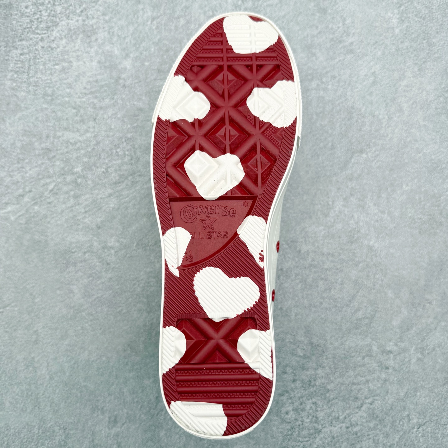 图片[9]-Converse All Star Lift 情人节限定 匡威官方 挚爱同心系列休闲帆布鞋 经典All Star鞋型，奶fufu的白色鞋身，搭配小红心刺绣温柔又俏皮。鞋舌的爱心包边设计搭配红色手写Logo，氛围感拉满。厚底悄悄增高显腿长，小个子也能拥有漫画腿。经典高帮版型百搭不挑人，配裙子裤子都出彩。 货号：A19058C 尺码：35 36 36.5 37 37.5 38 39 40-选品中心