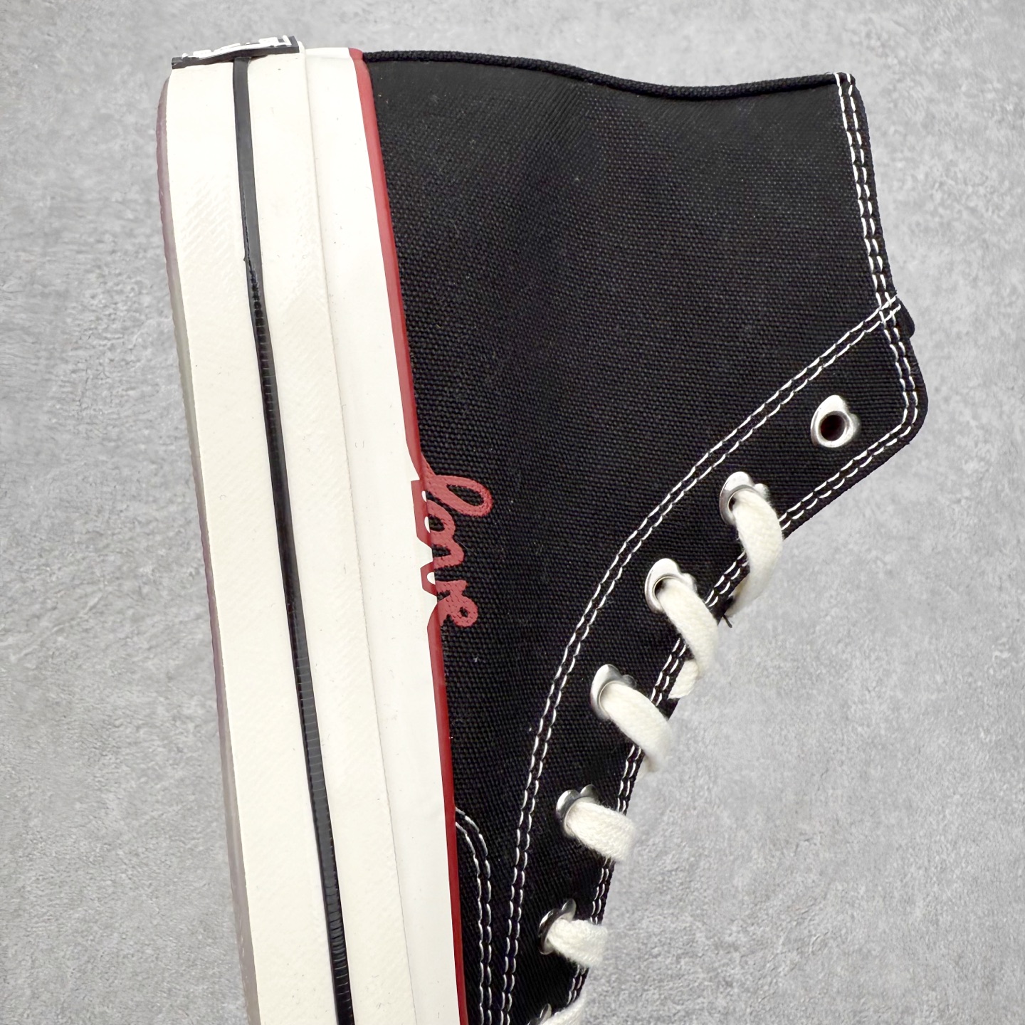 图片[6]-Converse Chuck 1970S 情人节限定 匡威官方 挚爱同心系列休闲帆布鞋 经典1970s鞋型搭配红色LOVE果冻鞋底，鞋圈红色线条围绕love手写字体，氛围感拉满，加厚心形鞋舌柔软耐穿，适合情侣穿搭。 货号：A19060C白红 货号：A19061C 黑红 尺码：35 36 36.5 37 37.5 38 39 39.5 40 41 41.5 42 42.5 43 44-选品中心