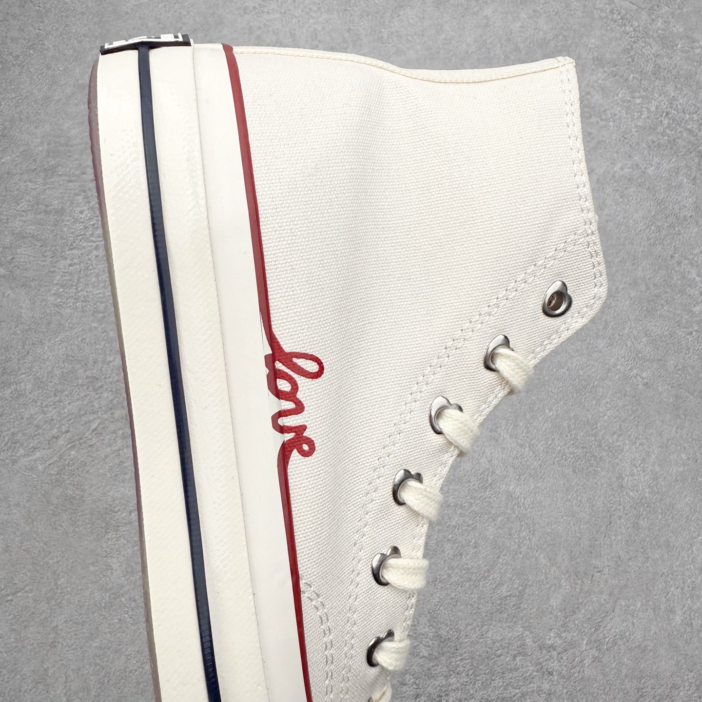 图片[6]-Converse Chuck 1970S 情人节限定 匡威官方 挚爱同心系列休闲帆布鞋 经典1970s鞋型搭配红色LOVE果冻鞋底，鞋圈红色线条围绕love手写字体，氛围感拉满，加厚心形鞋舌柔软耐穿，适合情侣穿搭。 货号：A19060C白红 货号：A19061C 黑红 尺码：35 36 36.5 37 37.5 38 39 39.5 40 41 41.5 42 42.5 43 44-选品中心