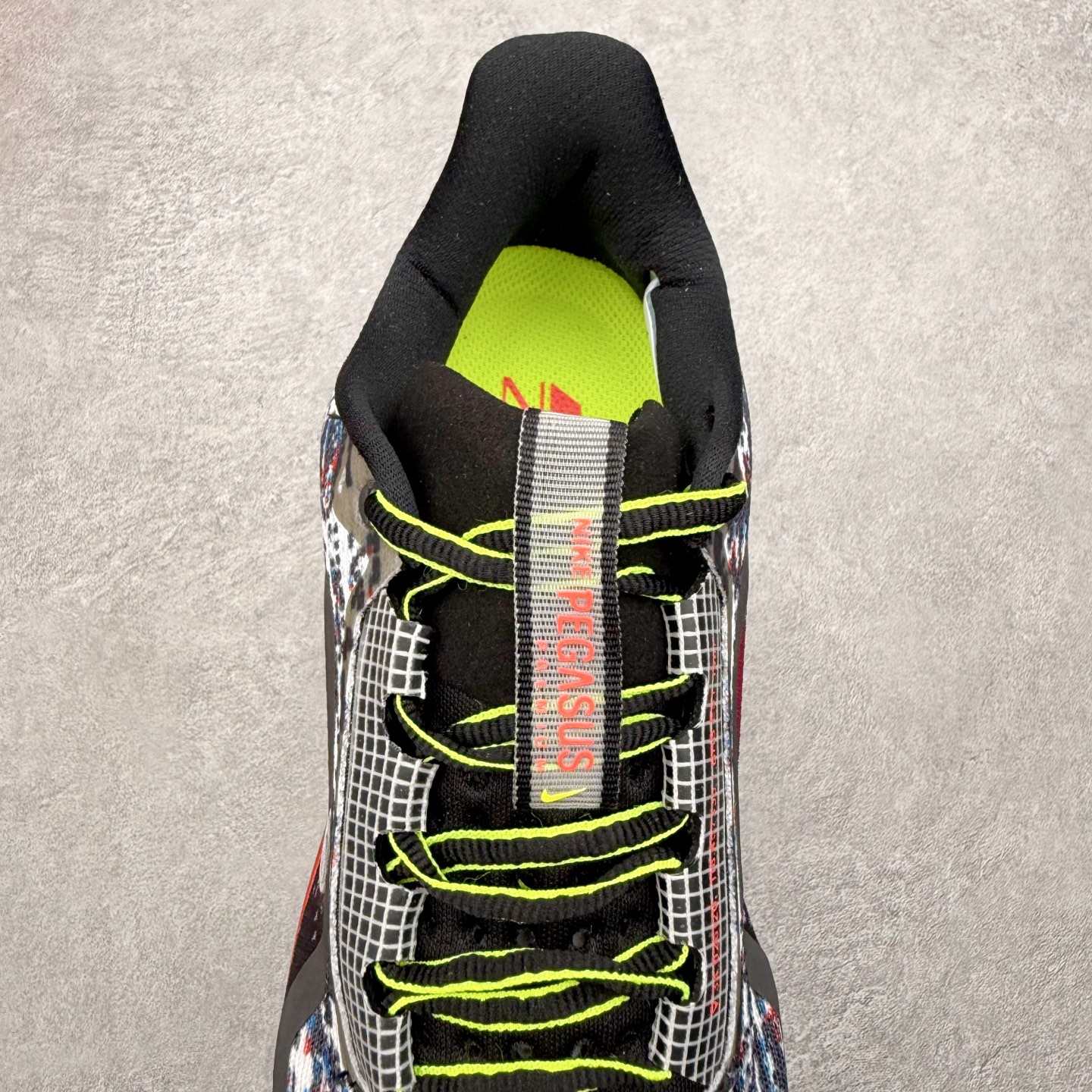 图片[5]-＃纯原 NK Pegasus Premium 飞马全掌气垫跑步运动鞋 气垫的究极进化 NIKE 2025S 新王炸 • 在特有Air科技加持下，耐克带来全新Pegasus Premium。这款跑鞋在传承耐克飞马（Pegasus）系列标志性的缓震功能的同时，将首次搭载耐克的塑型可视化Air Zoom气垫单元。• 塑型Air Zoom气垫单元贴合脚部的自然轮廓，帮助跑者在从后跟到脚趾的过渡中能够有效传递力量，带来一种前所未有的轻盈、顺畅回馈体验。中底采用ZoomX泡绵，后跟则使用ReactX泡绵，为跑者提供稳定流畅的推进感。• 塑型可视化Air Zoom气垫单元和精心配置的泡绵组合，让Pegasus Premium成为耐克飞马系列中颇具能量回馈的鞋款。• 全新Pegasus Premium不仅展示了耐克势头强劲的创新周期，证明了其特有的Air科技的强大实力，更体现了耐克倾听和服务运动员的能力。尺码：36 36.5 37.5 38 38.5 39 40 40.5 41 42 42.5 43 44 44.5 45-选品中心