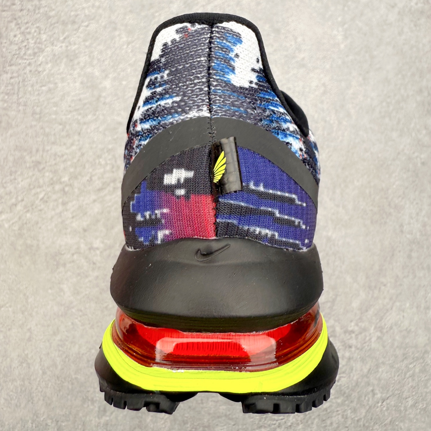 图片[8]-＃纯原 NK Pegasus Premium 飞马全掌气垫跑步运动鞋 气垫的究极进化 NIKE 2025S 新王炸 • 在特有Air科技加持下，耐克带来全新Pegasus Premium。这款跑鞋在传承耐克飞马（Pegasus）系列标志性的缓震功能的同时，将首次搭载耐克的塑型可视化Air Zoom气垫单元。• 塑型Air Zoom气垫单元贴合脚部的自然轮廓，帮助跑者在从后跟到脚趾的过渡中能够有效传递力量，带来一种前所未有的轻盈、顺畅回馈体验。中底采用ZoomX泡绵，后跟则使用ReactX泡绵，为跑者提供稳定流畅的推进感。• 塑型可视化Air Zoom气垫单元和精心配置的泡绵组合，让Pegasus Premium成为耐克飞马系列中颇具能量回馈的鞋款。• 全新Pegasus Premium不仅展示了耐克势头强劲的创新周期，证明了其特有的Air科技的强大实力，更体现了耐克倾听和服务运动员的能力。尺码：36 36.5 37.5 38 38.5 39 40 40.5 41 42 42.5 43 44 44.5 45-选品中心