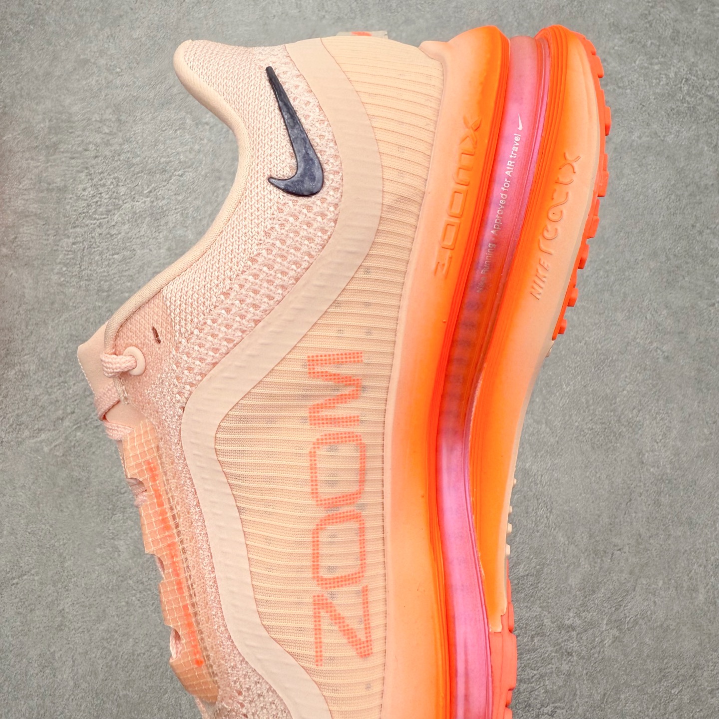 图片[7]-＃纯原 NK Pegasus Premium 飞马全掌气垫跑步运动鞋 气垫的究极进化 NIKE 2025S 新王炸 • 在特有Air科技加持下，耐克带来全新Pegasus Premium。这款跑鞋在传承耐克飞马（Pegasus）系列标志性的缓震功能的同时，将首次搭载耐克的塑型可视化Air Zoom气垫单元。• 塑型Air Zoom气垫单元贴合脚部的自然轮廓，帮助跑者在从后跟到脚趾的过渡中能够有效传递力量，带来一种前所未有的轻盈、顺畅回馈体验。中底采用ZoomX泡绵，后跟则使用ReactX泡绵，为跑者提供稳定流畅的推进感。• 塑型可视化Air Zoom气垫单元和精心配置的泡绵组合，让Pegasus Premium成为耐克飞马系列中颇具能量回馈的鞋款。• 全新Pegasus Premium不仅展示了耐克势头强劲的创新周期，证明了其特有的Air科技的强大实力，更体现了耐克倾听和服务运动员的能力。尺码：36 36.5 37.5 38 38.5 39 40 40.5 41 42 42.5 43 44 44.5 45-选品中心