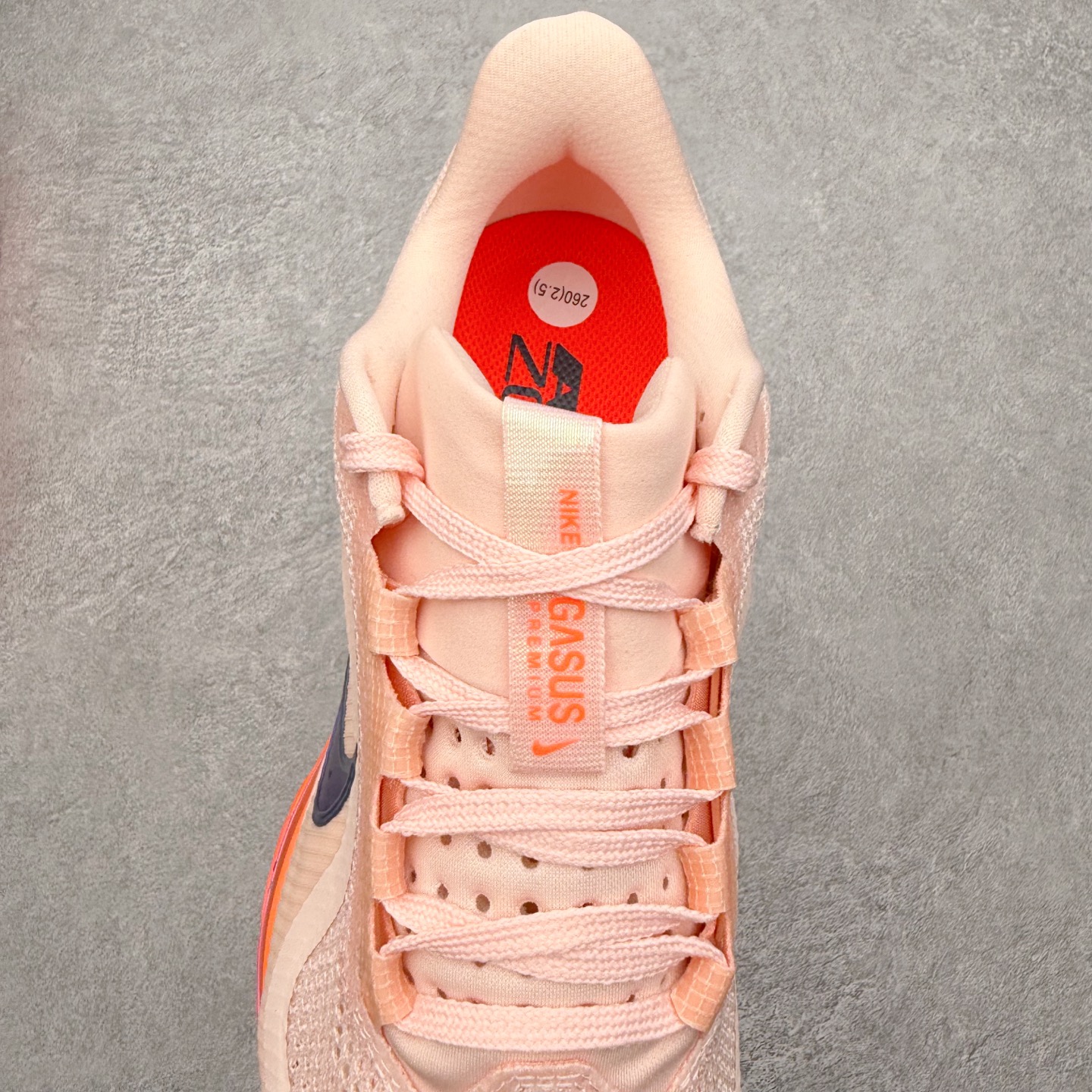 图片[5]-＃纯原 NK Pegasus Premium 飞马全掌气垫跑步运动鞋 气垫的究极进化 NIKE 2025S 新王炸 • 在特有Air科技加持下，耐克带来全新Pegasus Premium。这款跑鞋在传承耐克飞马（Pegasus）系列标志性的缓震功能的同时，将首次搭载耐克的塑型可视化Air Zoom气垫单元。• 塑型Air Zoom气垫单元贴合脚部的自然轮廓，帮助跑者在从后跟到脚趾的过渡中能够有效传递力量，带来一种前所未有的轻盈、顺畅回馈体验。中底采用ZoomX泡绵，后跟则使用ReactX泡绵，为跑者提供稳定流畅的推进感。• 塑型可视化Air Zoom气垫单元和精心配置的泡绵组合，让Pegasus Premium成为耐克飞马系列中颇具能量回馈的鞋款。• 全新Pegasus Premium不仅展示了耐克势头强劲的创新周期，证明了其特有的Air科技的强大实力，更体现了耐克倾听和服务运动员的能力。尺码：36 36.5 37.5 38 38.5 39 40 40.5 41 42 42.5 43 44 44.5 45-选品中心