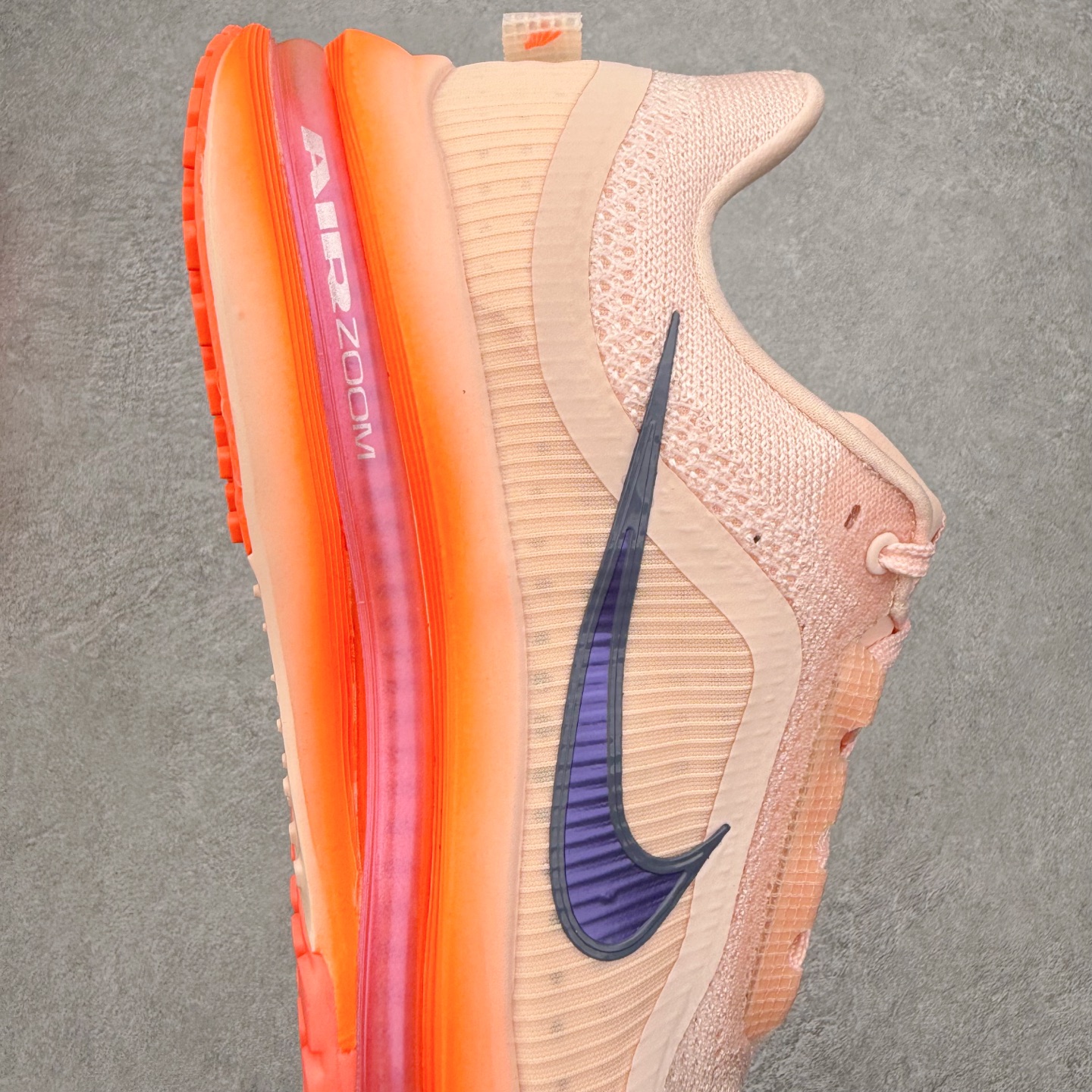 图片[6]-＃纯原 NK Pegasus Premium 飞马全掌气垫跑步运动鞋 气垫的究极进化 NIKE 2025S 新王炸 • 在特有Air科技加持下，耐克带来全新Pegasus Premium。这款跑鞋在传承耐克飞马（Pegasus）系列标志性的缓震功能的同时，将首次搭载耐克的塑型可视化Air Zoom气垫单元。• 塑型Air Zoom气垫单元贴合脚部的自然轮廓，帮助跑者在从后跟到脚趾的过渡中能够有效传递力量，带来一种前所未有的轻盈、顺畅回馈体验。中底采用ZoomX泡绵，后跟则使用ReactX泡绵，为跑者提供稳定流畅的推进感。• 塑型可视化Air Zoom气垫单元和精心配置的泡绵组合，让Pegasus Premium成为耐克飞马系列中颇具能量回馈的鞋款。• 全新Pegasus Premium不仅展示了耐克势头强劲的创新周期，证明了其特有的Air科技的强大实力，更体现了耐克倾听和服务运动员的能力。尺码：36 36.5 37.5 38 38.5 39 40 40.5 41 42 42.5 43 44 44.5 45-选品中心