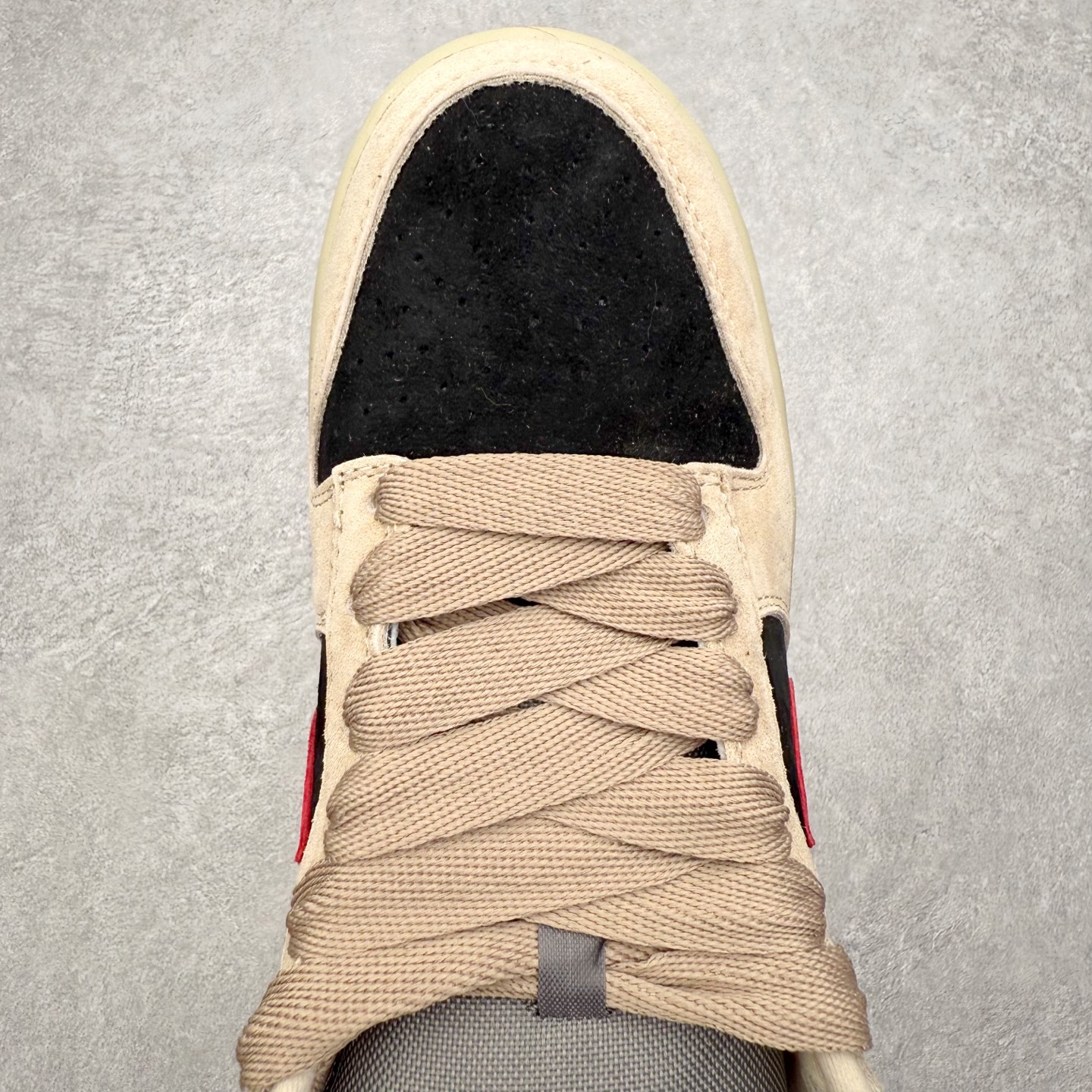 图片[4]-＃F版 NK SB Dunk Low Pro HJ0367-200 实力大厂出品 新配色陆续开发 利润个位数只为口碑 全套原纸板楦头开发 确保原汁原味 完美呈现DUNK版型 一比一鞋头弧度高度鞋身弧度 此版本只针对中端市场 皮料材质有所更替 其他数据细节工艺流程均保持一致 绝不口嗨 细节品控鞋型随意对比 独家私模官方第六代原厂航空铝磨具打磨大底 鞋头坡度极致还原 无解鞋型 原盒原配 圈内天花板工艺 原厂玻璃冲刀 超高清洁度 全鞋零毛边皮料切割 原厂中底布点胶 中底布拉帮走线遵循公司 尺码：36 36.5 37.5 38 38.5 39 40 40.5 41 42 42.5 43 44 44.5 45 46-选品中心