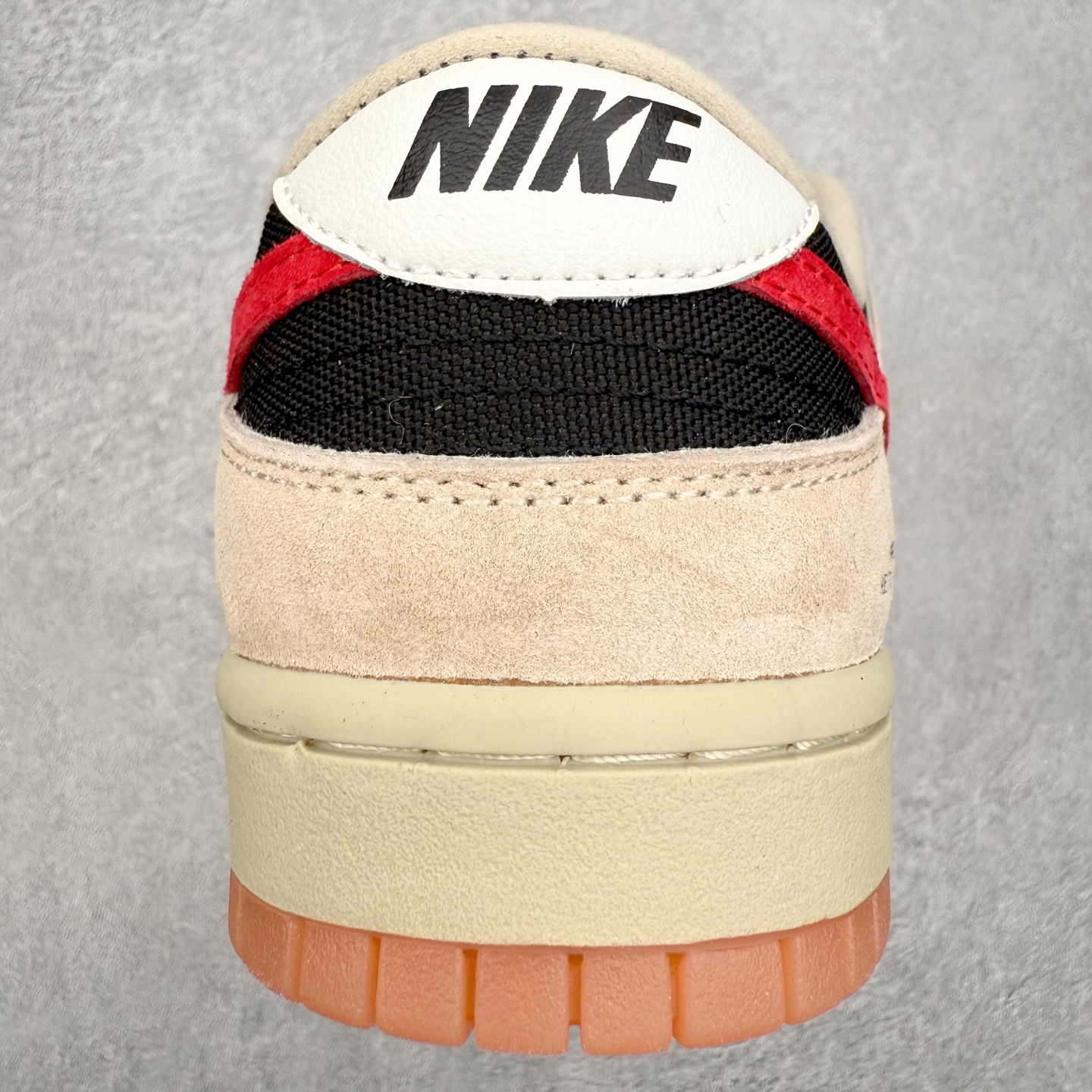 图片[8]-＃F版 NK SB Dunk Low Pro HJ0367-200 实力大厂出品 新配色陆续开发 利润个位数只为口碑 全套原纸板楦头开发 确保原汁原味 完美呈现DUNK版型 一比一鞋头弧度高度鞋身弧度 此版本只针对中端市场 皮料材质有所更替 其他数据细节工艺流程均保持一致 绝不口嗨 细节品控鞋型随意对比 独家私模官方第六代原厂航空铝磨具打磨大底 鞋头坡度极致还原 无解鞋型 原盒原配 圈内天花板工艺 原厂玻璃冲刀 超高清洁度 全鞋零毛边皮料切割 原厂中底布点胶 中底布拉帮走线遵循公司 尺码：36 36.5 37.5 38 38.5 39 40 40.5 41 42 42.5 43 44 44.5 45 46-选品中心