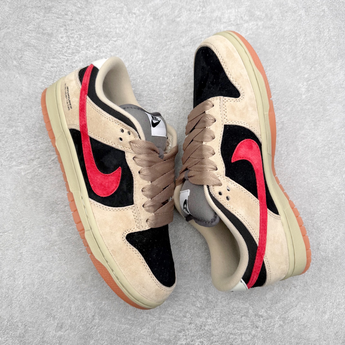 图片[3]-＃F版 NK SB Dunk Low Pro HJ0367-200 实力大厂出品 新配色陆续开发 利润个位数只为口碑 全套原纸板楦头开发 确保原汁原味 完美呈现DUNK版型 一比一鞋头弧度高度鞋身弧度 此版本只针对中端市场 皮料材质有所更替 其他数据细节工艺流程均保持一致 绝不口嗨 细节品控鞋型随意对比 独家私模官方第六代原厂航空铝磨具打磨大底 鞋头坡度极致还原 无解鞋型 原盒原配 圈内天花板工艺 原厂玻璃冲刀 超高清洁度 全鞋零毛边皮料切割 原厂中底布点胶 中底布拉帮走线遵循公司 尺码：36 36.5 37.5 38 38.5 39 40 40.5 41 42 42.5 43 44 44.5 45 46-选品中心