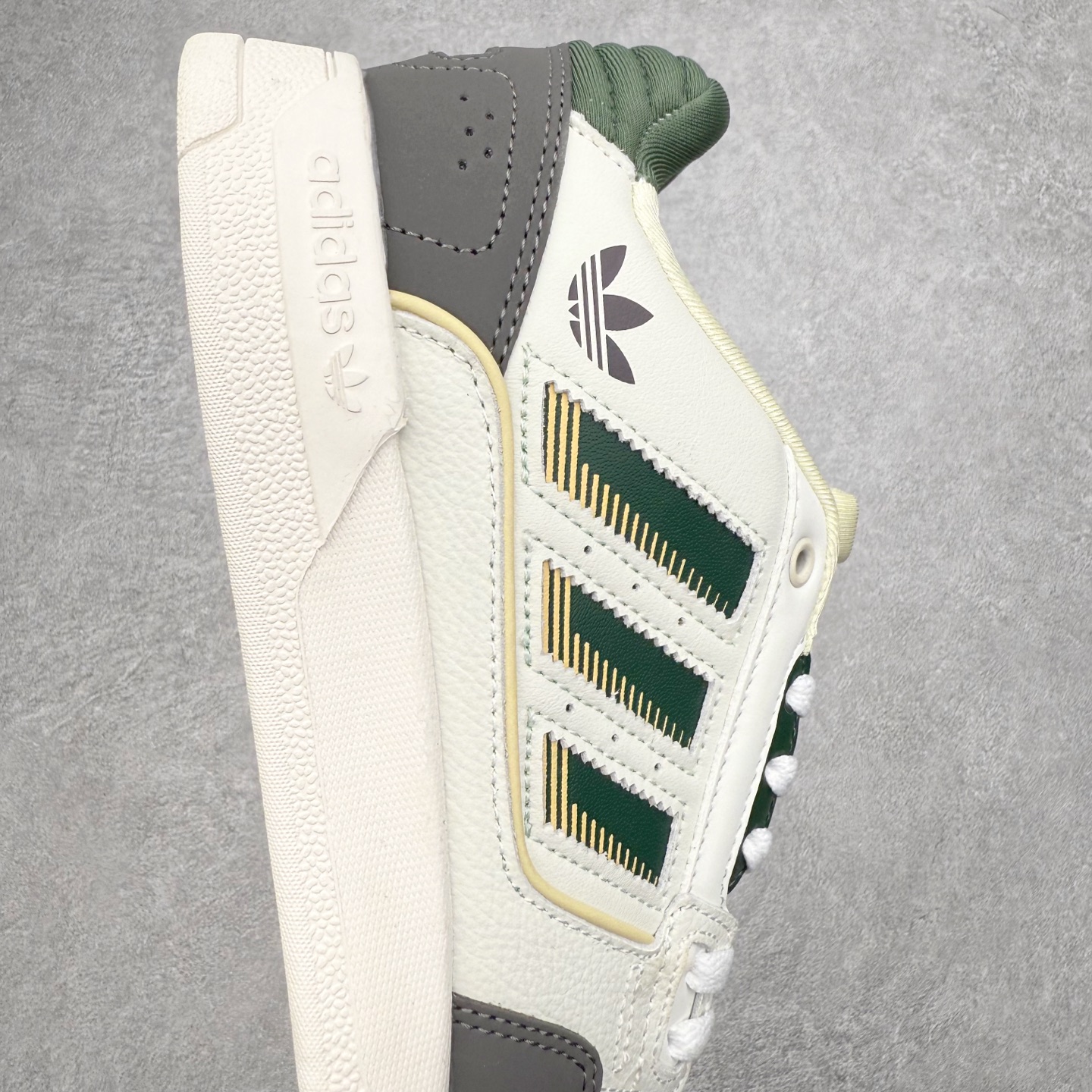 图片[6]-AD Originals 2020 DROP STEP XL三叶草新款 低帮校园休闲运动板鞋 汇聚80和90年代篮球鞋设计含纹理感皮革和绒面革混合鞋面 缀撞色细节 造型复古 搭配加衬及踝鞋领和乙烯乙酸乙烯酯(EVA)插片 脚感舒适 让复古篮球风伴你出 尺码：36 36²/₃ 37¹/₃ 38 38²/₃ 39¹/₃ 40 40²/₃ 41¹/₃ 42 42²/₃ 43¹/₃ 44 44²/₃ 45¹/₃-选品中心