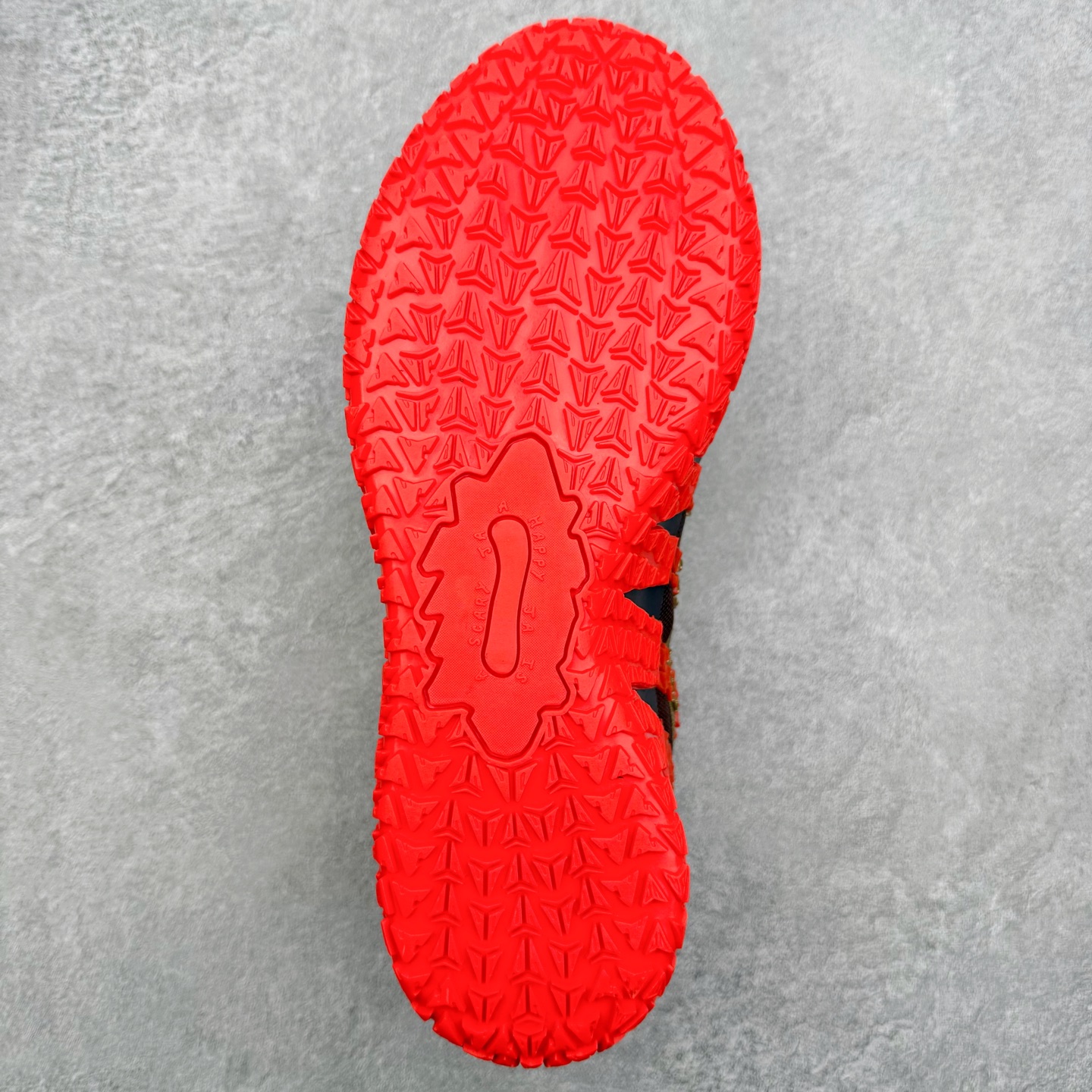 图片[9]-NK JA3 EP 莫兰特三代低帮篮球鞋 以鲜艳明亮的色调脱颖而出。鞋舌上醒目地展示着 “ JA ” 标志，而后跟上的 “ 12 ：AM ” 则以独特的设计呈现。鞋头和鞋舌采用透气运动网布制成，确保舒适耐用。在第一款鞋型的基础上进行了重大升级，采用更为挺拔的鞋口设计，为脚踝带来更佳的包裹与支撑感。侧面独特波纹纹理细节，打破了单调，赋予鞋子灵动与活力的视觉体验。中底部分巧妙借鉴了科比 5 的经典元素，融入斑点细节，增强了整体美学吸引力。实拍调校N版已经零色差零失真 百分百还原实物色彩所见即所得 不存在货不对板色差等低级问题 选购参考实物拍摄 不混卖不参货 只用心做好货严格选品 承诺混一赔十 尺码：40 40.5 41 42 42.5 43 44 44.5 45 46-选品中心