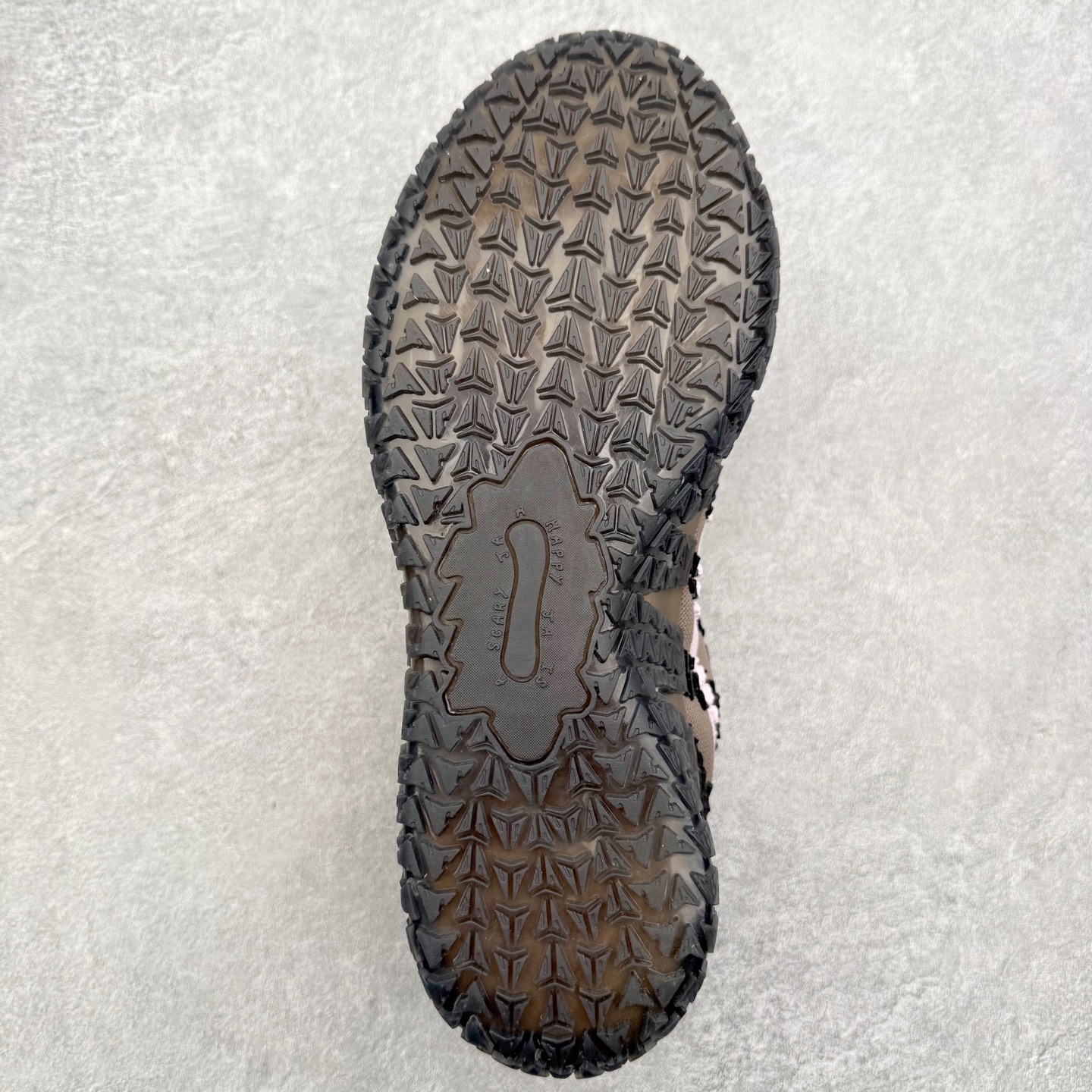 图片[9]-NK JA3 EP 莫兰特三代低帮篮球鞋 以鲜艳明亮的色调脱颖而出。鞋舌上醒目地展示着 “ JA ” 标志，而后跟上的 “ 12 ：AM ” 则以独特的设计呈现。鞋头和鞋舌采用透气运动网布制成，确保舒适耐用。在第一款鞋型的基础上进行了重大升级，采用更为挺拔的鞋口设计，为脚踝带来更佳的包裹与支撑感。侧面独特波纹纹理细节，打破了单调，赋予鞋子灵动与活力的视觉体验。中底部分巧妙借鉴了科比 5 的经典元素，融入斑点细节，增强了整体美学吸引力。实拍调校N版已经零色差零失真 百分百还原实物色彩所见即所得 不存在货不对板色差等低级问题 选购参考实物拍摄 不混卖不参货 只用心做好货严格选品 承诺混一赔十 尺码：40 40.5 41 42 42.5 43 44 44.5 45 46-选品中心