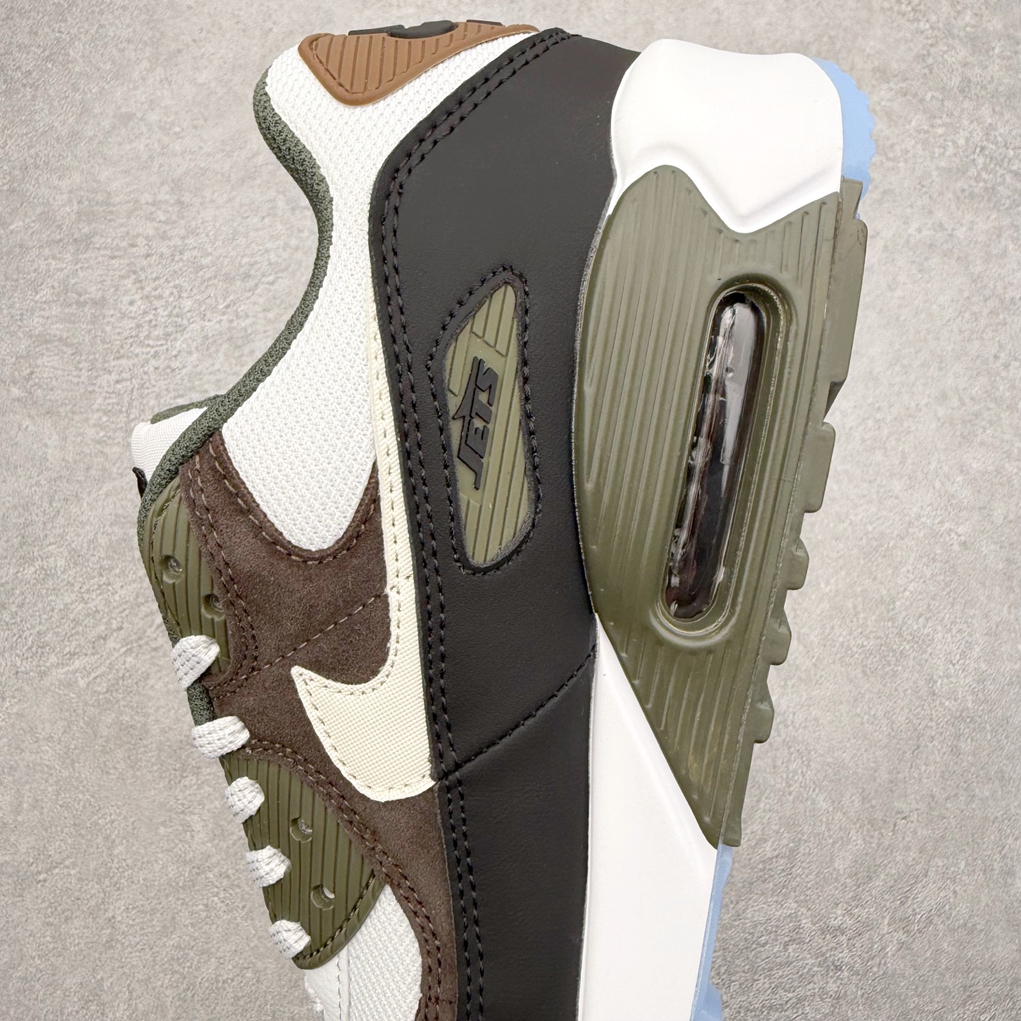 图片[7]-＃MX版 NK Air MAX 90 气垫复古减震跑步鞋 II7592-100 经典重温 独家陆续补货 外单专供大厂出品 品质稳定 一百余色 终端操作 Air Max 90于1990年推出 来自Air Max系列 在Air Max 1的基础上改进而得 增加了气垫面积 外型上也更为流线 最特別的就是加入了菱纹塑胶嵌板 为Air Max 90增添了许多潮流气息 皮革鞋面 造就出色耐穿性和支撑力 Max Air缓震配置搭配泡棉中底 令Air Max 90轻盈而舒适 华夫格橡胶外底 铸就Air Max 90非凡的抓地力 而Air Max 90不仅是一双跑鞋 它成功跨越了时间的演进 成为了球鞋文化与潮流圈中最熟为人知的鞋款之一 尺码：36 36.5 37.5 38 38.5 39 40 40.5 41 42 42.5 43 44 44.5 45-选品中心