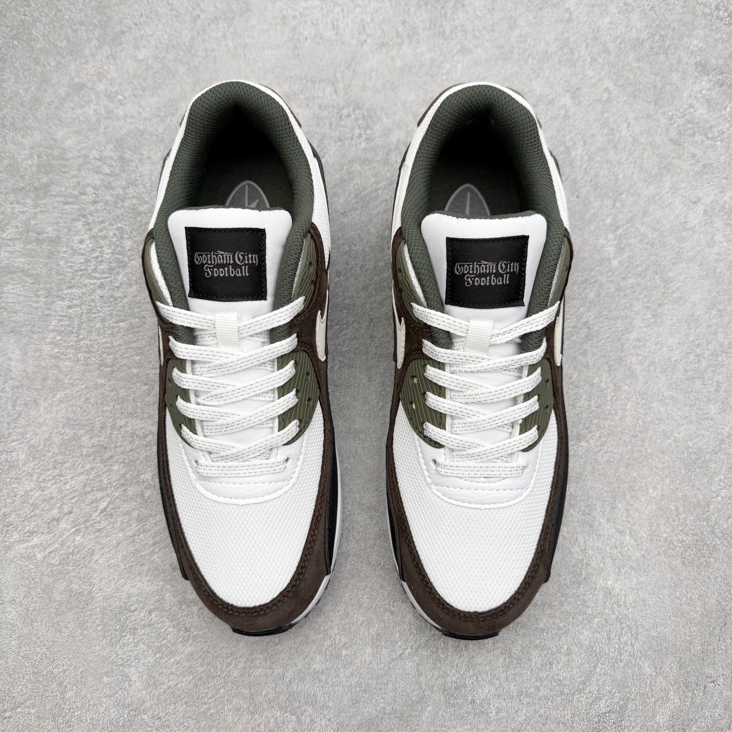 图片[2]-＃MX版 NK Air MAX 90 气垫复古减震跑步鞋 II7592-100 经典重温 独家陆续补货 外单专供大厂出品 品质稳定 一百余色 终端操作 Air Max 90于1990年推出 来自Air Max系列 在Air Max 1的基础上改进而得 增加了气垫面积 外型上也更为流线 最特別的就是加入了菱纹塑胶嵌板 为Air Max 90增添了许多潮流气息 皮革鞋面 造就出色耐穿性和支撑力 Max Air缓震配置搭配泡棉中底 令Air Max 90轻盈而舒适 华夫格橡胶外底 铸就Air Max 90非凡的抓地力 而Air Max 90不仅是一双跑鞋 它成功跨越了时间的演进 成为了球鞋文化与潮流圈中最熟为人知的鞋款之一 尺码：36 36.5 37.5 38 38.5 39 40 40.5 41 42 42.5 43 44 44.5 45-选品中心