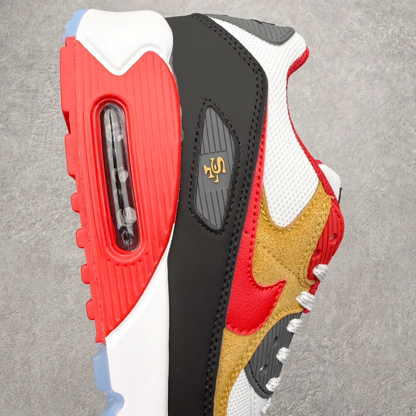图片[6]-＃MX版 NK Air MAX 90 气垫复古减震跑步鞋 II7588-100 经典重温 独家陆续补货 外单专供大厂出品 品质稳定 一百余色 终端操作 Air Max 90于1990年推出 来自Air Max系列 在Air Max 1的基础上改进而得 增加了气垫面积 外型上也更为流线 最特別的就是加入了菱纹塑胶嵌板 为Air Max 90增添了许多潮流气息 皮革鞋面 造就出色耐穿性和支撑力 Max Air缓震配置搭配泡棉中底 令Air Max 90轻盈而舒适 华夫格橡胶外底 铸就Air Max 90非凡的抓地力 而Air Max 90不仅是一双跑鞋 它成功跨越了时间的演进 成为了球鞋文化与潮流圈中最熟为人知的鞋款之一 尺码：36 36.5 37.5 38 38.5 39 40 40.5 41 42 42.5 43 44 44.5 45-选品中心