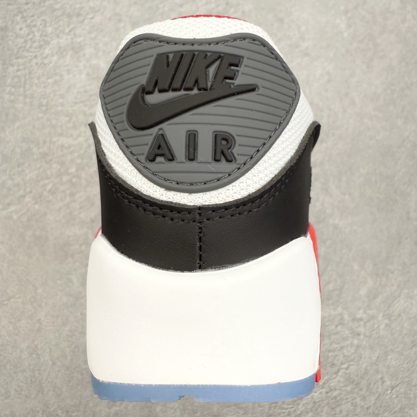 图片[8]-＃MX版 NK Air MAX 90 气垫复古减震跑步鞋 II7588-100 经典重温 独家陆续补货 外单专供大厂出品 品质稳定 一百余色 终端操作 Air Max 90于1990年推出 来自Air Max系列 在Air Max 1的基础上改进而得 增加了气垫面积 外型上也更为流线 最特別的就是加入了菱纹塑胶嵌板 为Air Max 90增添了许多潮流气息 皮革鞋面 造就出色耐穿性和支撑力 Max Air缓震配置搭配泡棉中底 令Air Max 90轻盈而舒适 华夫格橡胶外底 铸就Air Max 90非凡的抓地力 而Air Max 90不仅是一双跑鞋 它成功跨越了时间的演进 成为了球鞋文化与潮流圈中最熟为人知的鞋款之一 尺码：36 36.5 37.5 38 38.5 39 40 40.5 41 42 42.5 43 44 44.5 45-选品中心