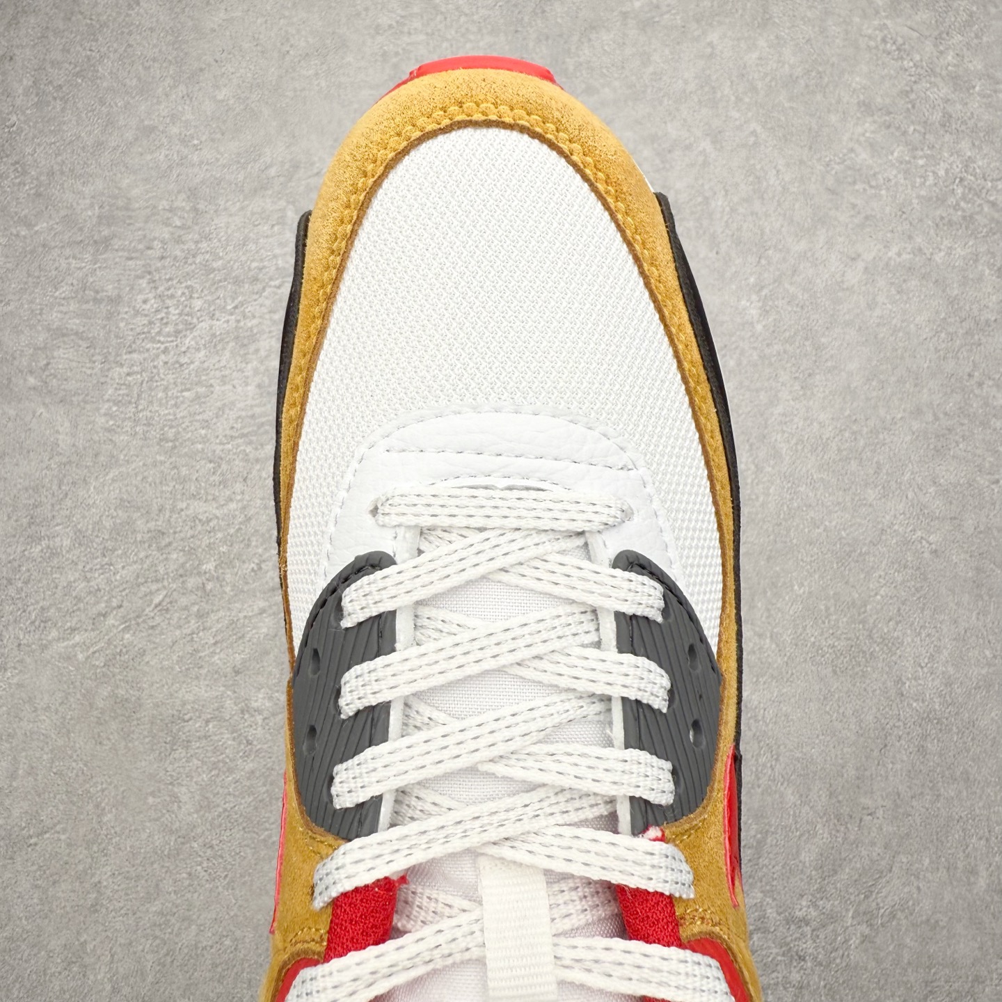 图片[4]-＃MX版 NK Air MAX 90 气垫复古减震跑步鞋 II7588-100 经典重温 独家陆续补货 外单专供大厂出品 品质稳定 一百余色 终端操作 Air Max 90于1990年推出 来自Air Max系列 在Air Max 1的基础上改进而得 增加了气垫面积 外型上也更为流线 最特別的就是加入了菱纹塑胶嵌板 为Air Max 90增添了许多潮流气息 皮革鞋面 造就出色耐穿性和支撑力 Max Air缓震配置搭配泡棉中底 令Air Max 90轻盈而舒适 华夫格橡胶外底 铸就Air Max 90非凡的抓地力 而Air Max 90不仅是一双跑鞋 它成功跨越了时间的演进 成为了球鞋文化与潮流圈中最熟为人知的鞋款之一 尺码：36 36.5 37.5 38 38.5 39 40 40.5 41 42 42.5 43 44 44.5 45-选品中心