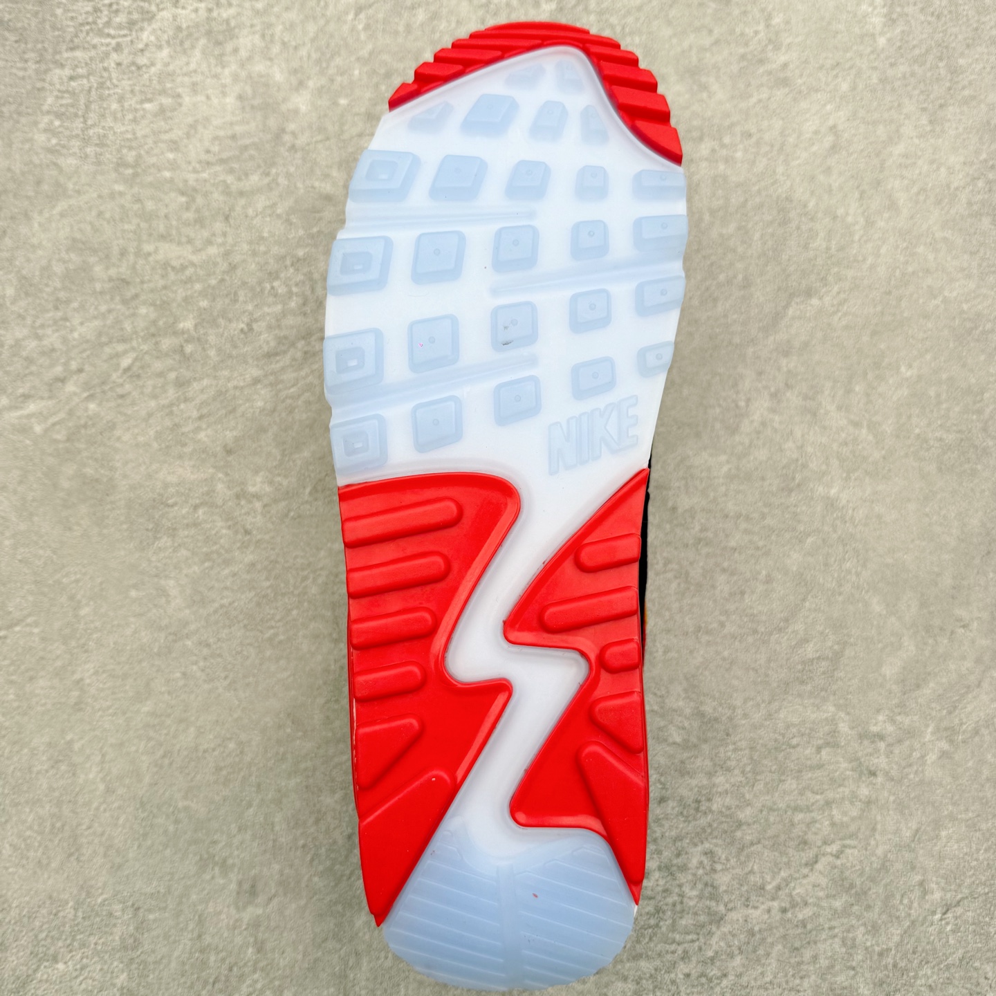 图片[9]-＃MX版 NK Air MAX 90 气垫复古减震跑步鞋 II7588-100 经典重温 独家陆续补货 外单专供大厂出品 品质稳定 一百余色 终端操作 Air Max 90于1990年推出 来自Air Max系列 在Air Max 1的基础上改进而得 增加了气垫面积 外型上也更为流线 最特別的就是加入了菱纹塑胶嵌板 为Air Max 90增添了许多潮流气息 皮革鞋面 造就出色耐穿性和支撑力 Max Air缓震配置搭配泡棉中底 令Air Max 90轻盈而舒适 华夫格橡胶外底 铸就Air Max 90非凡的抓地力 而Air Max 90不仅是一双跑鞋 它成功跨越了时间的演进 成为了球鞋文化与潮流圈中最熟为人知的鞋款之一 尺码：36 36.5 37.5 38 38.5 39 40 40.5 41 42 42.5 43 44 44.5 45-选品中心