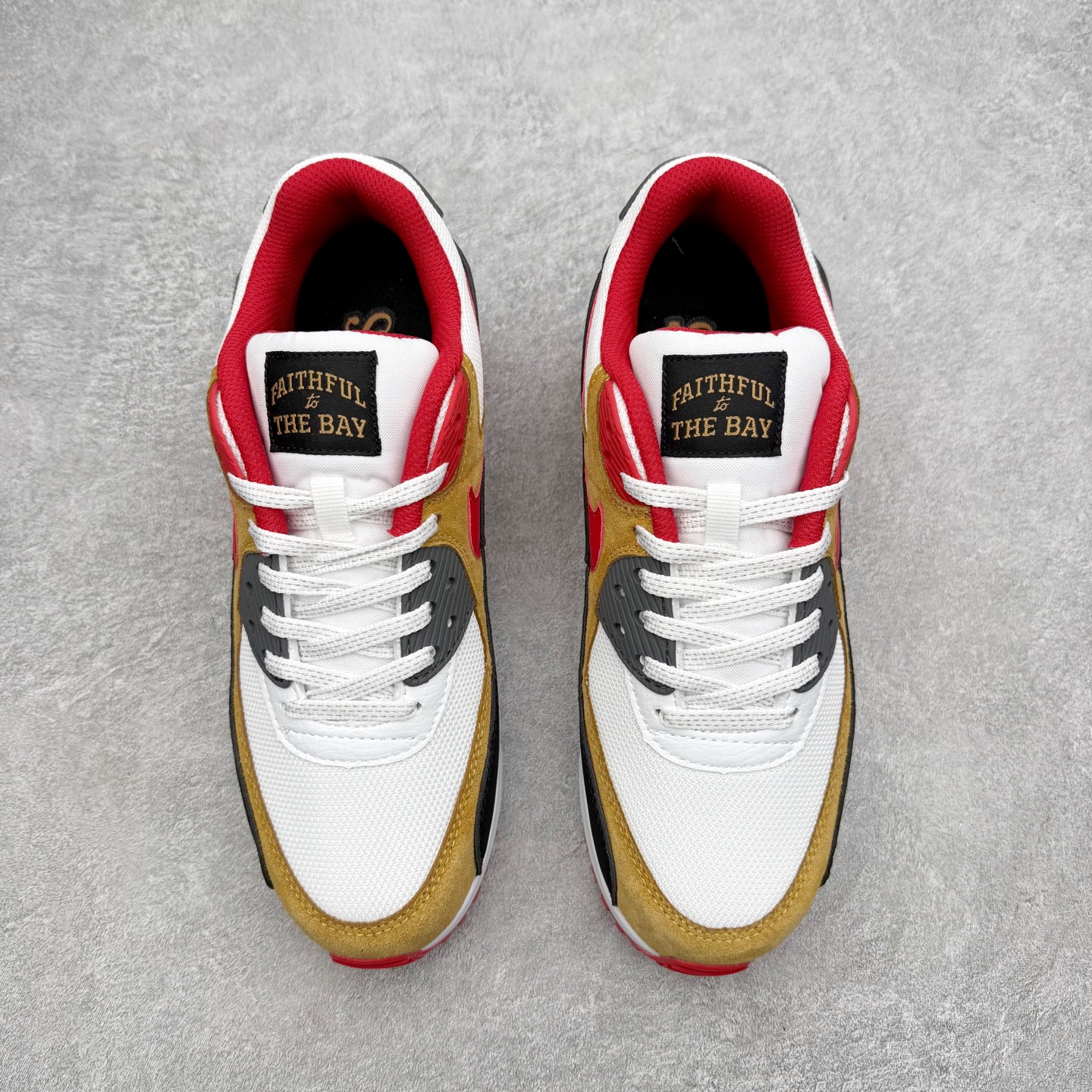 图片[2]-＃MX版 NK Air MAX 90 气垫复古减震跑步鞋 II7588-100 经典重温 独家陆续补货 外单专供大厂出品 品质稳定 一百余色 终端操作 Air Max 90于1990年推出 来自Air Max系列 在Air Max 1的基础上改进而得 增加了气垫面积 外型上也更为流线 最特別的就是加入了菱纹塑胶嵌板 为Air Max 90增添了许多潮流气息 皮革鞋面 造就出色耐穿性和支撑力 Max Air缓震配置搭配泡棉中底 令Air Max 90轻盈而舒适 华夫格橡胶外底 铸就Air Max 90非凡的抓地力 而Air Max 90不仅是一双跑鞋 它成功跨越了时间的演进 成为了球鞋文化与潮流圈中最熟为人知的鞋款之一 尺码：36 36.5 37.5 38 38.5 39 40 40.5 41 42 42.5 43 44 44.5 45-选品中心