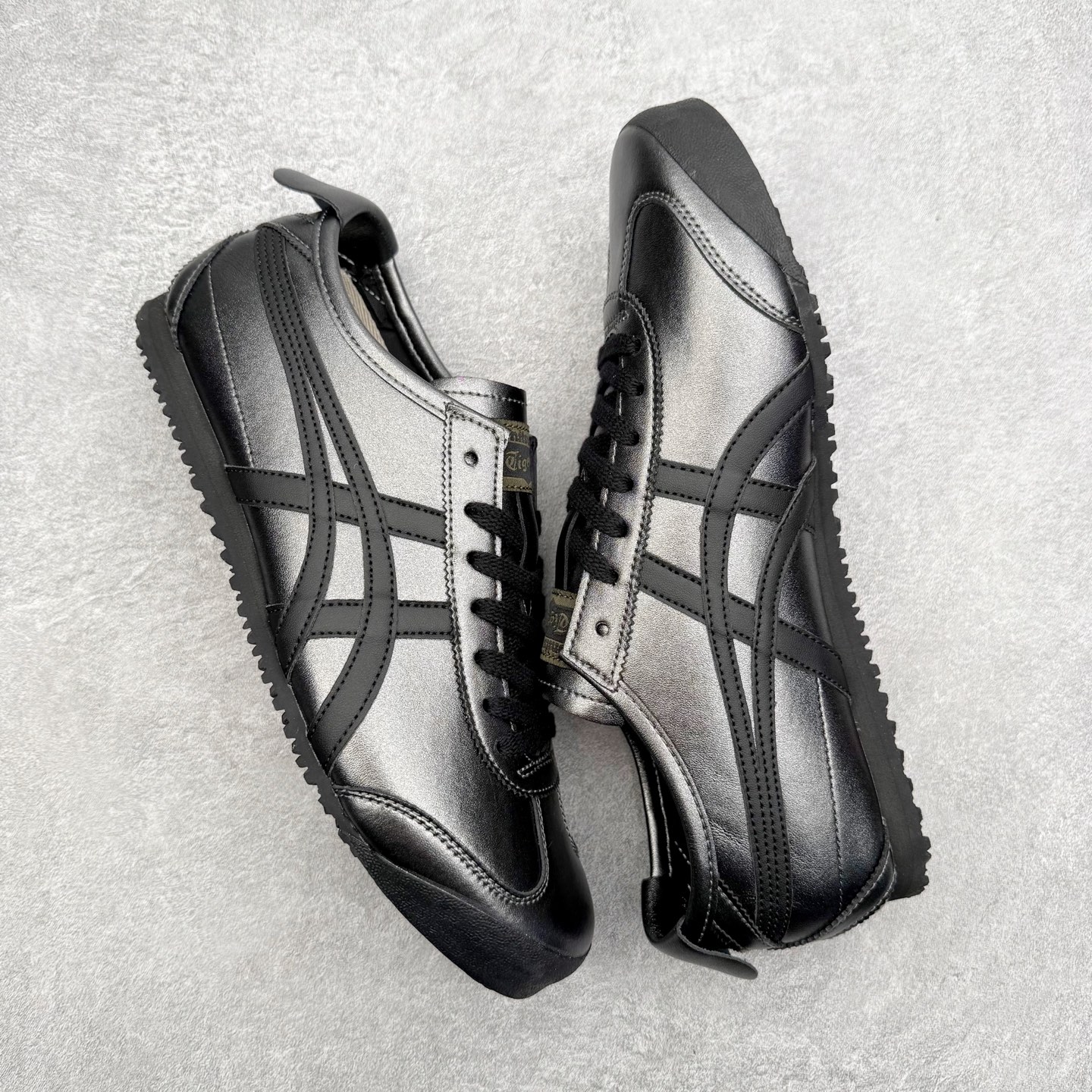 图片[3]-＃C版 Asics Onitsuka Tiger MEXICO 66 亚瑟士鬼冢虎复古经典板鞋 市场王者选手 海外订单工厂出品 长期生产补货永不断码 超成熟稳定的做工品控 原装全套纸板楦头开发 原汁原味 完美呈现版型 私模正确鞋底咬花纹路 一比一鞋头弧度高度鞋身弧度 绝不口嗨 细节品控鞋型随意秒杀市面 原档咬花纹路私模大底 一个单元有六个三角形 总体形拼接呈现花瓣状 官方四联吊牌 原装Ortholite轻量化鞋垫 原盒原配 质保卡 说明书 钢印防尘纸 纸板中底带钢印 乳胶组合鞋垫 支持全方位的对比专柜 产品从款式颜色造型上体现出追求舒适和细节的完美 鞋类更是推崇手工制作的严谨与完美 融舒适性与可穿性的设计风格 注重细节的完美和别致魅力 既保持稳重 又不失轻松的时尚感 尺码：36 37 37.5 38 39 39.5 40 40.5 41.5 42 42.5 43.5 44 45-选品中心