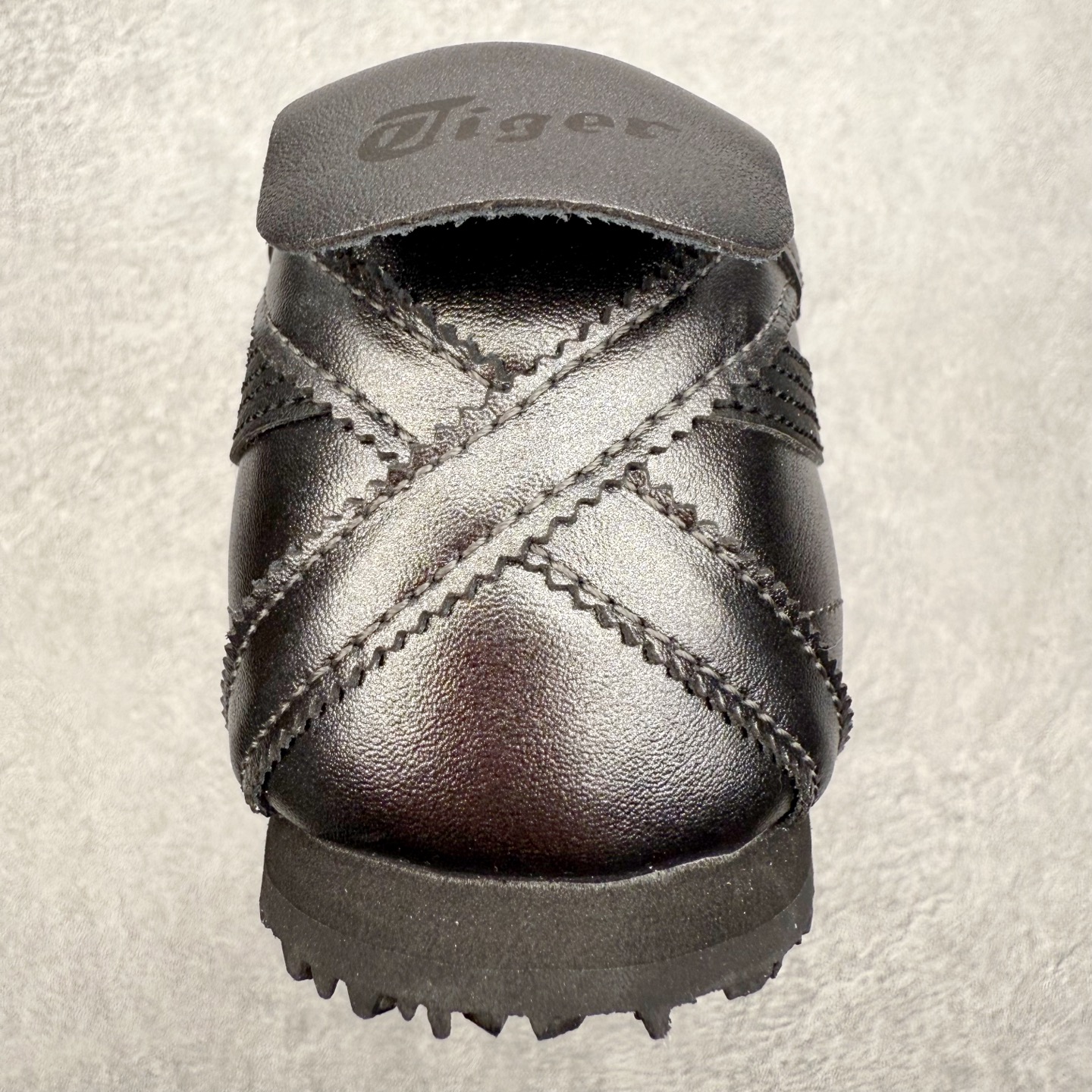 图片[8]-＃C版 Asics Onitsuka Tiger MEXICO 66 亚瑟士鬼冢虎复古经典板鞋 市场王者选手 海外订单工厂出品 长期生产补货永不断码 超成熟稳定的做工品控 原装全套纸板楦头开发 原汁原味 完美呈现版型 私模正确鞋底咬花纹路 一比一鞋头弧度高度鞋身弧度 绝不口嗨 细节品控鞋型随意秒杀市面 原档咬花纹路私模大底 一个单元有六个三角形 总体形拼接呈现花瓣状 官方四联吊牌 原装Ortholite轻量化鞋垫 原盒原配 质保卡 说明书 钢印防尘纸 纸板中底带钢印 乳胶组合鞋垫 支持全方位的对比专柜 产品从款式颜色造型上体现出追求舒适和细节的完美 鞋类更是推崇手工制作的严谨与完美 融舒适性与可穿性的设计风格 注重细节的完美和别致魅力 既保持稳重 又不失轻松的时尚感 尺码：36 37 37.5 38 39 39.5 40 40.5 41.5 42 42.5 43.5 44 45-选品中心