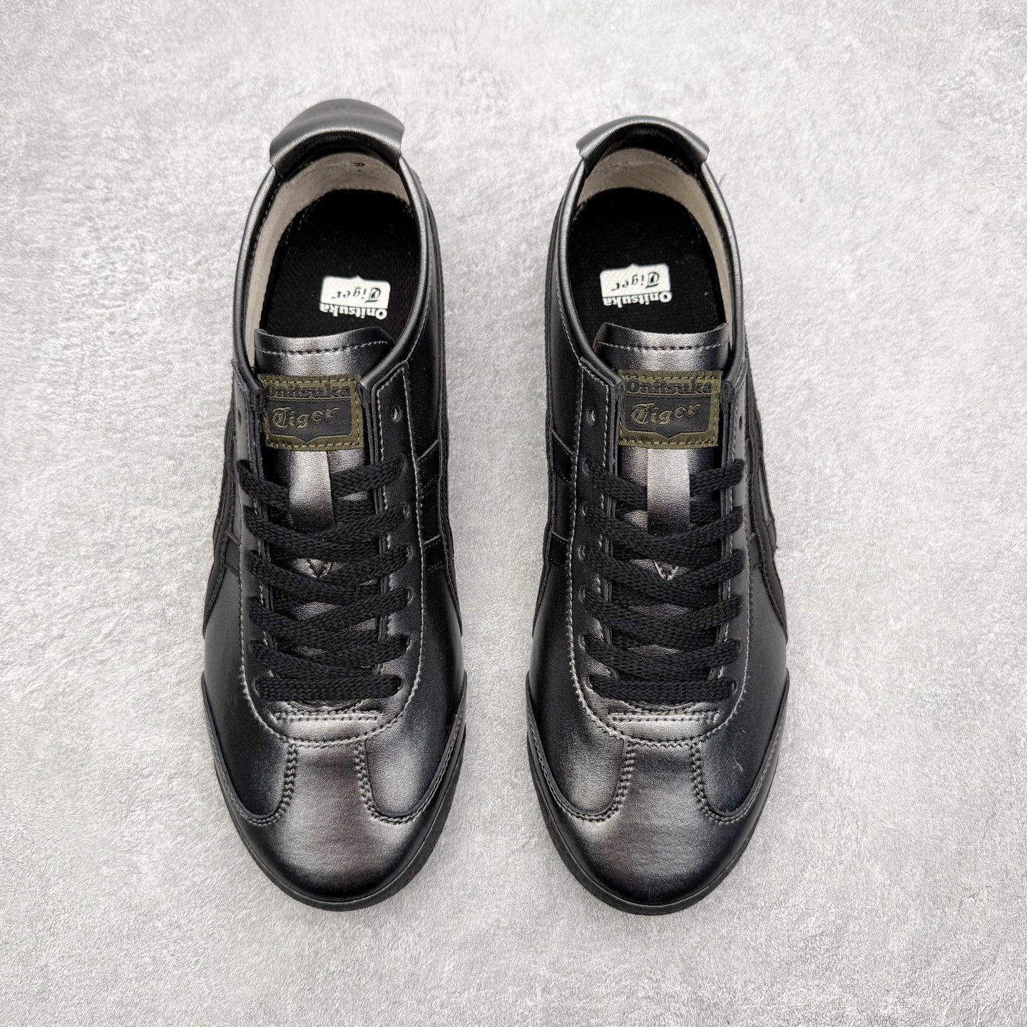 图片[2]-＃C版 Asics Onitsuka Tiger MEXICO 66 亚瑟士鬼冢虎复古经典板鞋 市场王者选手 海外订单工厂出品 长期生产补货永不断码 超成熟稳定的做工品控 原装全套纸板楦头开发 原汁原味 完美呈现版型 私模正确鞋底咬花纹路 一比一鞋头弧度高度鞋身弧度 绝不口嗨 细节品控鞋型随意秒杀市面 原档咬花纹路私模大底 一个单元有六个三角形 总体形拼接呈现花瓣状 官方四联吊牌 原装Ortholite轻量化鞋垫 原盒原配 质保卡 说明书 钢印防尘纸 纸板中底带钢印 乳胶组合鞋垫 支持全方位的对比专柜 产品从款式颜色造型上体现出追求舒适和细节的完美 鞋类更是推崇手工制作的严谨与完美 融舒适性与可穿性的设计风格 注重细节的完美和别致魅力 既保持稳重 又不失轻松的时尚感 尺码：36 37 37.5 38 39 39.5 40 40.5 41.5 42 42.5 43.5 44 45-选品中心