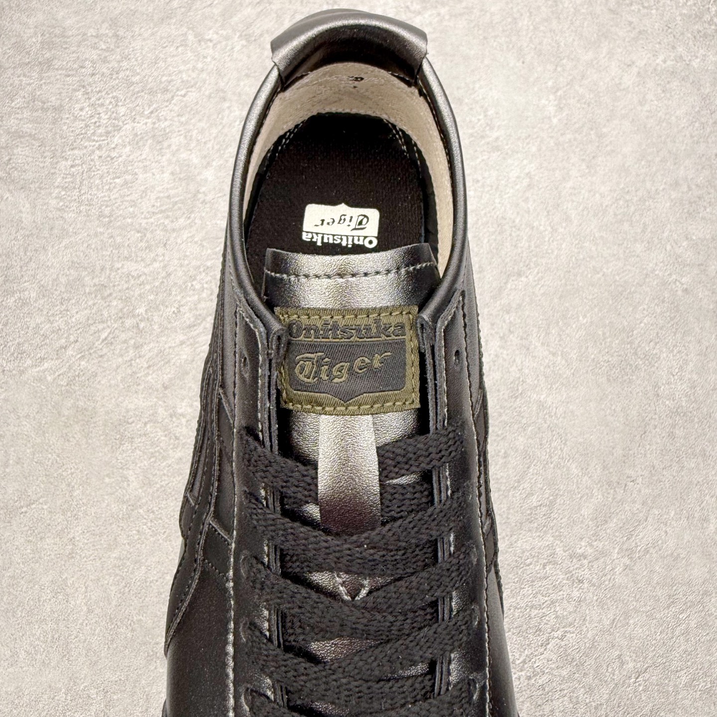 图片[5]-＃C版 Asics Onitsuka Tiger MEXICO 66 亚瑟士鬼冢虎复古经典板鞋 市场王者选手 海外订单工厂出品 长期生产补货永不断码 超成熟稳定的做工品控 原装全套纸板楦头开发 原汁原味 完美呈现版型 私模正确鞋底咬花纹路 一比一鞋头弧度高度鞋身弧度 绝不口嗨 细节品控鞋型随意秒杀市面 原档咬花纹路私模大底 一个单元有六个三角形 总体形拼接呈现花瓣状 官方四联吊牌 原装Ortholite轻量化鞋垫 原盒原配 质保卡 说明书 钢印防尘纸 纸板中底带钢印 乳胶组合鞋垫 支持全方位的对比专柜 产品从款式颜色造型上体现出追求舒适和细节的完美 鞋类更是推崇手工制作的严谨与完美 融舒适性与可穿性的设计风格 注重细节的完美和别致魅力 既保持稳重 又不失轻松的时尚感 尺码：36 37 37.5 38 39 39.5 40 40.5 41.5 42 42.5 43.5 44 45-选品中心