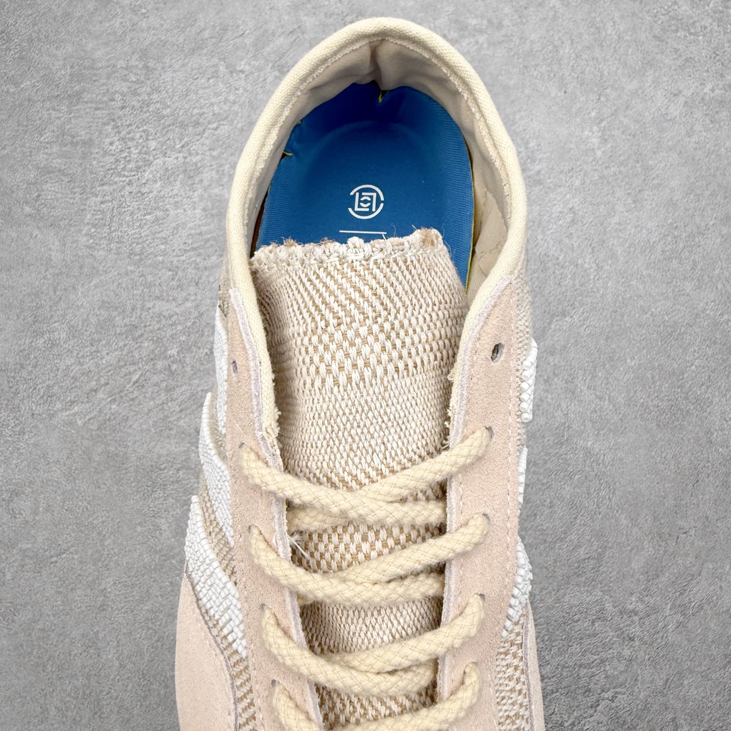 图片[5]-CLOTx AD Originals Gazelle 陈冠希联名款三叶草 草鞋德训鞋 冠希哥的设计理念把国风融入到现代潮流中 传统工艺材质 像厚麻布拼接材质 侧面是白色串珠三道杠 还有金色烫印字母 鞋底像草鞋编织一样设计 橡胶鞋底有三叶草logo 后跟处一个三叶草和一个联名logo 实拍调校N版已经零色差零失真 百分百还原实物色彩所见即所得 不存在货不对板色差等低级问题 选购参考实物拍摄 不混卖不参货 只用心做好货严格选品 承诺混一赔十 尺码：36 36.5 37.5 38 38.5 39 40 40.5 41 42 42.5 43 44 44.5 45-选品中心