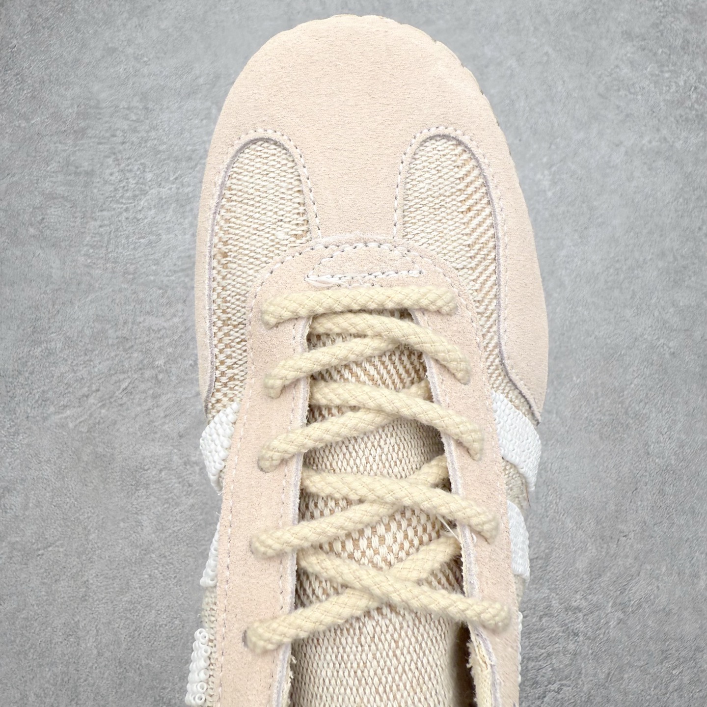 图片[4]-CLOTx AD Originals Gazelle 陈冠希联名款三叶草 草鞋德训鞋 冠希哥的设计理念把国风融入到现代潮流中 传统工艺材质 像厚麻布拼接材质 侧面是白色串珠三道杠 还有金色烫印字母 鞋底像草鞋编织一样设计 橡胶鞋底有三叶草logo 后跟处一个三叶草和一个联名logo 实拍调校N版已经零色差零失真 百分百还原实物色彩所见即所得 不存在货不对板色差等低级问题 选购参考实物拍摄 不混卖不参货 只用心做好货严格选品 承诺混一赔十 尺码：36 36.5 37.5 38 38.5 39 40 40.5 41 42 42.5 43 44 44.5 45-选品中心