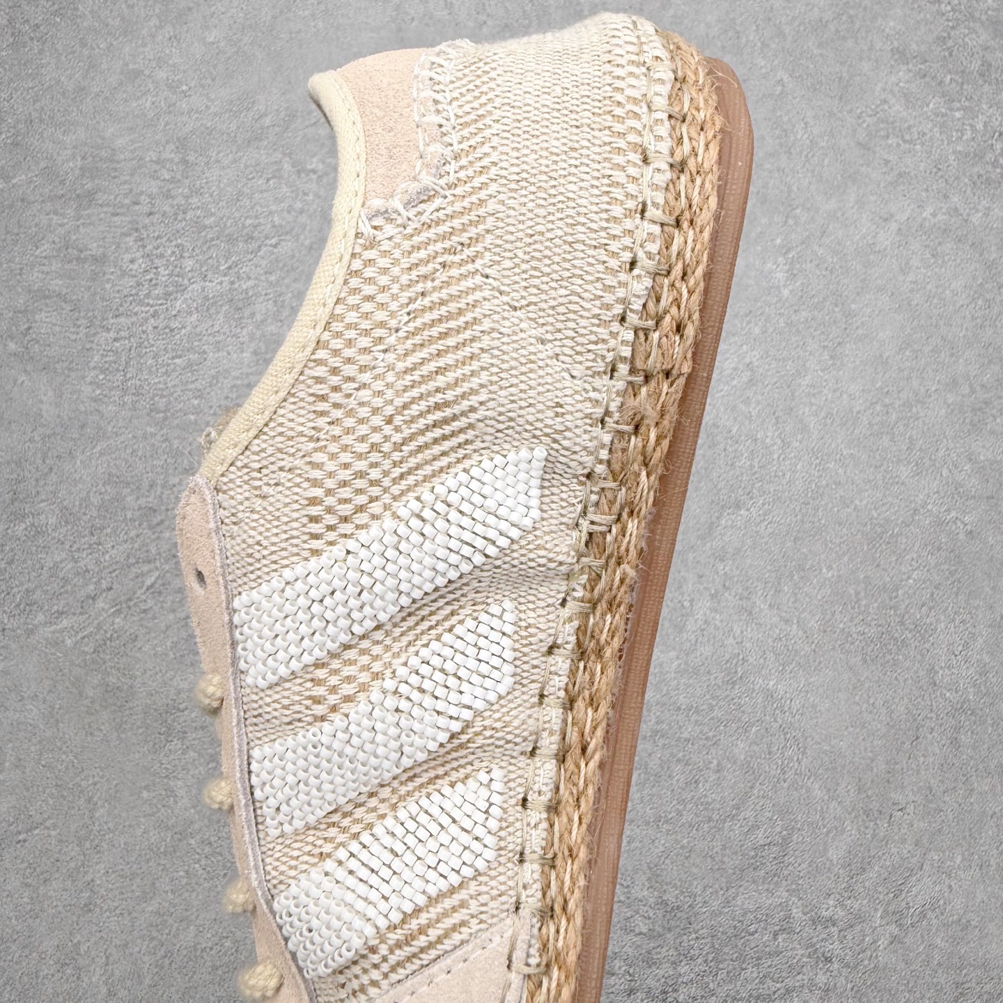 图片[7]-CLOTx AD Originals Gazelle 陈冠希联名款三叶草 草鞋德训鞋 冠希哥的设计理念把国风融入到现代潮流中 传统工艺材质 像厚麻布拼接材质 侧面是白色串珠三道杠 还有金色烫印字母 鞋底像草鞋编织一样设计 橡胶鞋底有三叶草logo 后跟处一个三叶草和一个联名logo 实拍调校N版已经零色差零失真 百分百还原实物色彩所见即所得 不存在货不对板色差等低级问题 选购参考实物拍摄 不混卖不参货 只用心做好货严格选品 承诺混一赔十 尺码：36 36.5 37.5 38 38.5 39 40 40.5 41 42 42.5 43 44 44.5 45-选品中心