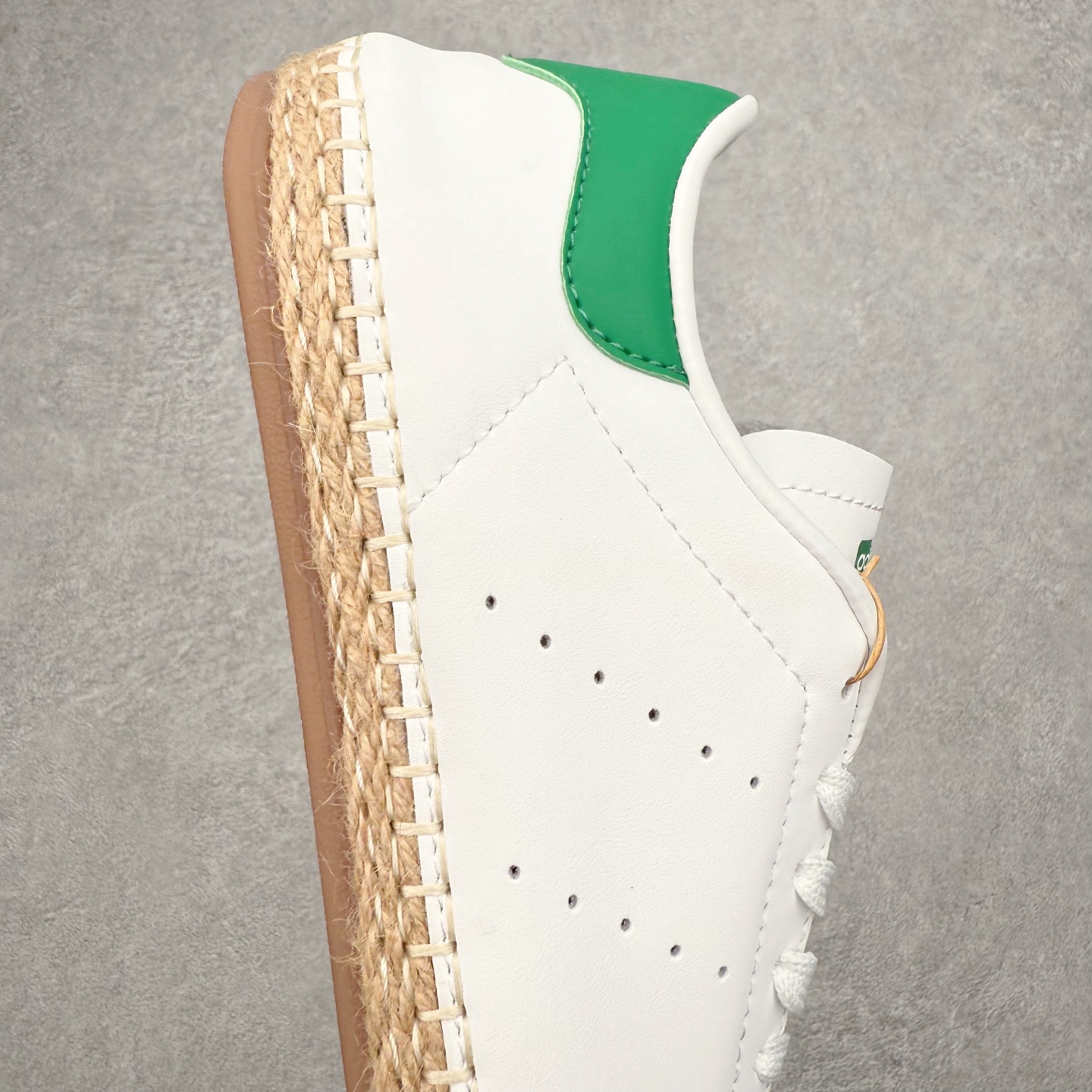 图片[6]-CLOTx AD Originals Gazelle 陈冠希联名款三叶草 草鞋德训鞋 冠希哥的设计理念把国风融入到现代潮流中 传统工艺材质 像厚麻布拼接材质 侧面是白色串珠三道杠 还有金色烫印字母 鞋底像草鞋编织一样设计 橡胶鞋底有三叶草logo 后跟处一个三叶草和一个联名logo 实拍调校N版已经零色差零失真 百分百还原实物色彩所见即所得 不存在货不对板色差等低级问题 选购参考实物拍摄 不混卖不参货 只用心做好货严格选品 承诺混一赔十 尺码：36 36.5 37.5 38 38.5 39 40 40.5 41 42 42.5 43 44 44.5 45-选品中心