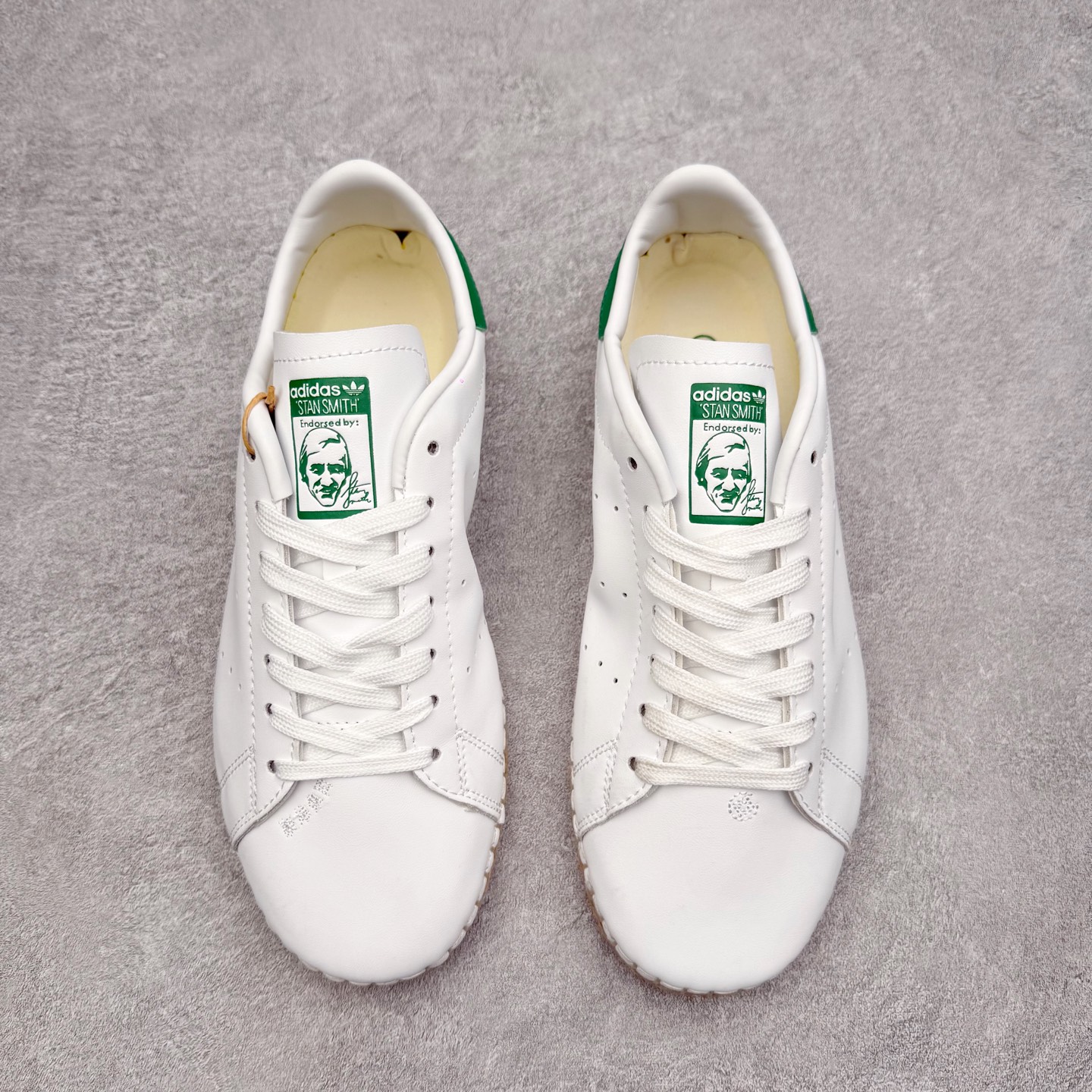 图片[2]-CLOTx AD Originals Gazelle 陈冠希联名款三叶草 草鞋德训鞋 冠希哥的设计理念把国风融入到现代潮流中 传统工艺材质 像厚麻布拼接材质 侧面是白色串珠三道杠 还有金色烫印字母 鞋底像草鞋编织一样设计 橡胶鞋底有三叶草logo 后跟处一个三叶草和一个联名logo 实拍调校N版已经零色差零失真 百分百还原实物色彩所见即所得 不存在货不对板色差等低级问题 选购参考实物拍摄 不混卖不参货 只用心做好货严格选品 承诺混一赔十 尺码：36 36.5 37.5 38 38.5 39 40 40.5 41 42 42.5 43 44 44.5 45-选品中心