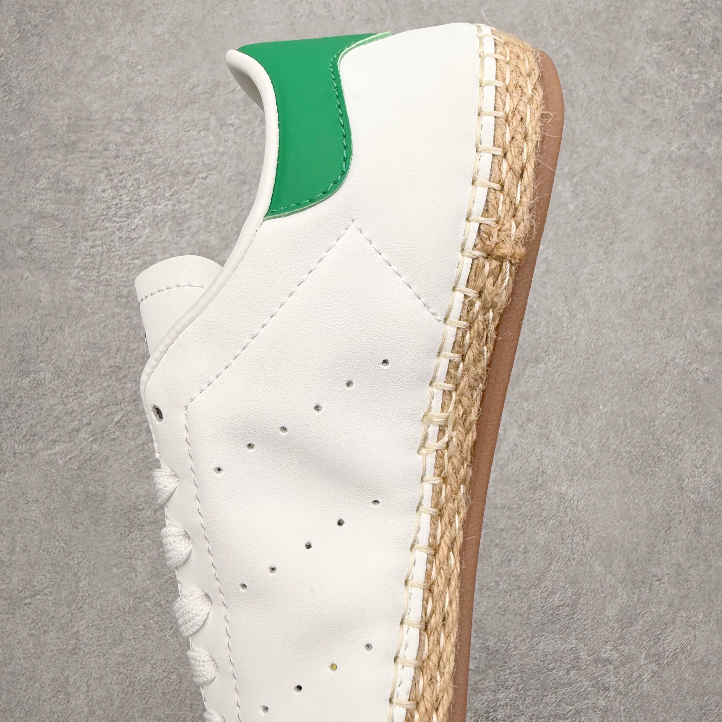 图片[7]-CLOTx AD Originals Gazelle 陈冠希联名款三叶草 草鞋德训鞋 冠希哥的设计理念把国风融入到现代潮流中 传统工艺材质 像厚麻布拼接材质 侧面是白色串珠三道杠 还有金色烫印字母 鞋底像草鞋编织一样设计 橡胶鞋底有三叶草logo 后跟处一个三叶草和一个联名logo 实拍调校N版已经零色差零失真 百分百还原实物色彩所见即所得 不存在货不对板色差等低级问题 选购参考实物拍摄 不混卖不参货 只用心做好货严格选品 承诺混一赔十 尺码：36 36.5 37.5 38 38.5 39 40 40.5 41 42 42.5 43 44 44.5 45-选品中心