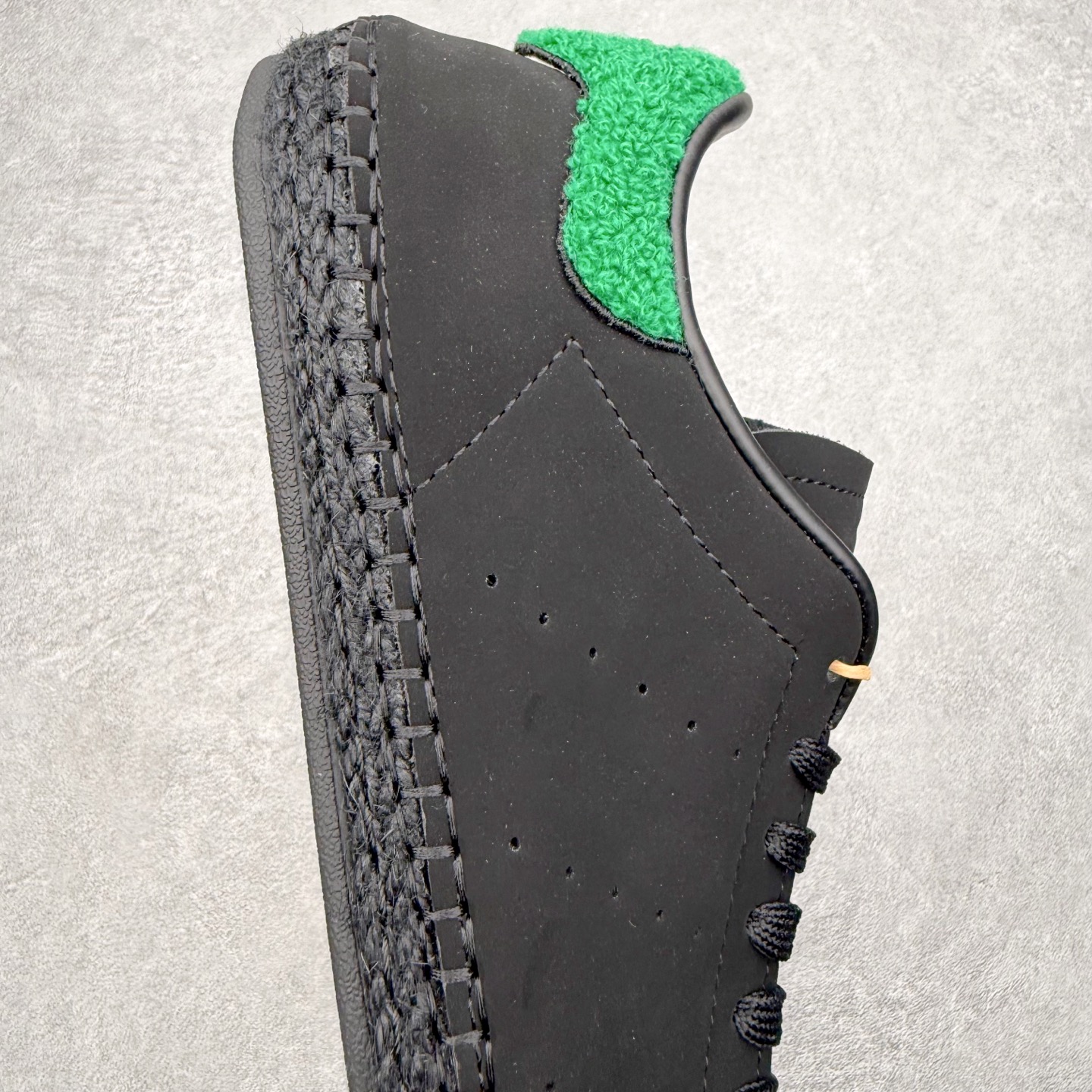 图片[6]-CLOTx AD Originals Gazelle 陈冠希联名款三叶草 草鞋德训鞋 冠希哥的设计理念把国风融入到现代潮流中 传统工艺材质 像厚麻布拼接材质 侧面是白色串珠三道杠 还有金色烫印字母 鞋底像草鞋编织一样设计 橡胶鞋底有三叶草logo 后跟处一个三叶草和一个联名logo 实拍调校N版已经零色差零失真 百分百还原实物色彩所见即所得 不存在货不对板色差等低级问题 选购参考实物拍摄 不混卖不参货 只用心做好货严格选品 承诺混一赔十 尺码：36 36.5 37.5 38 38.5 39 40 40.5 41 42 42.5 43 44 44.5 45-选品中心